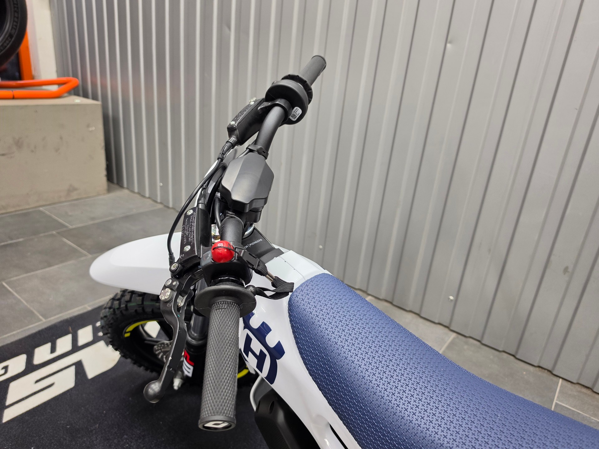 HUSQVARNA EE 2-image-7