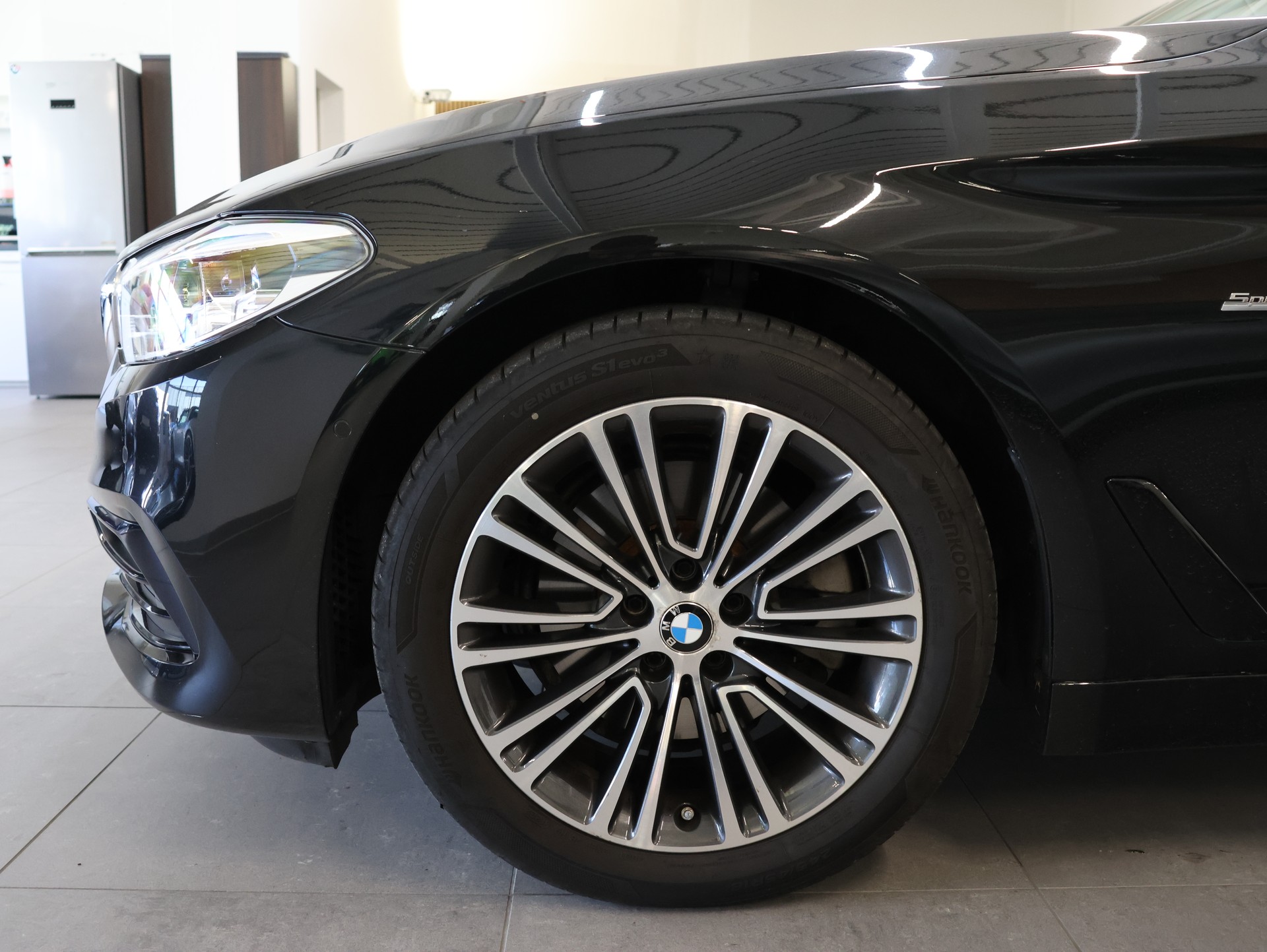 BMW 520d xDrive Sport Line Steptronic *BLACK-SAPPHIRE*-image-9