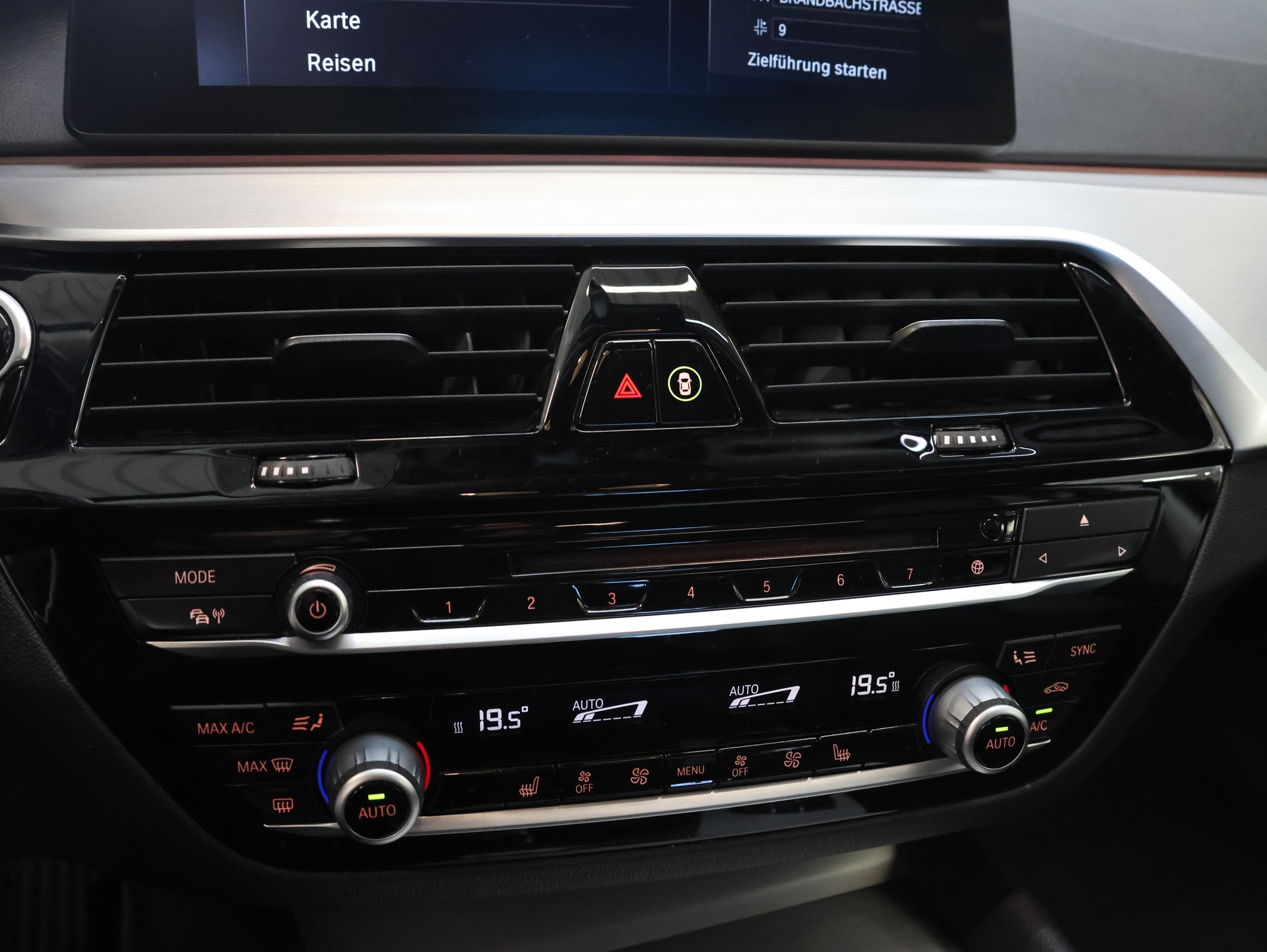 BMW 520d xDrive Sport Line Steptronic *BLACK-SAPPHIRE*-image-19