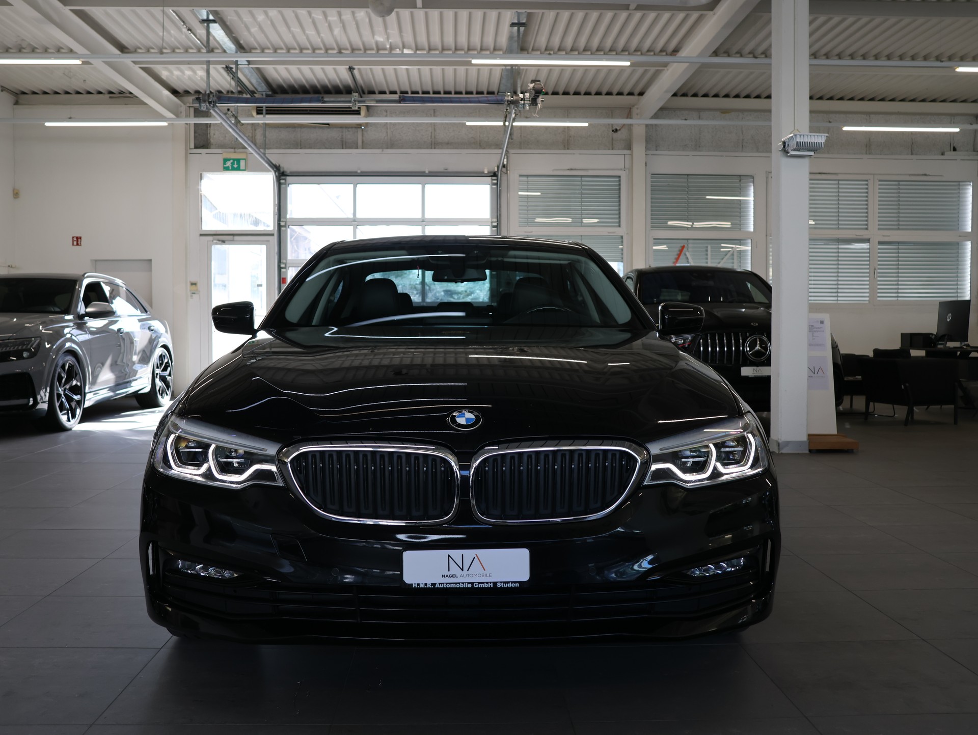 BMW 520d xDrive Sport Line Steptronic *BLACK-SAPPHIRE*-showroom-element-2