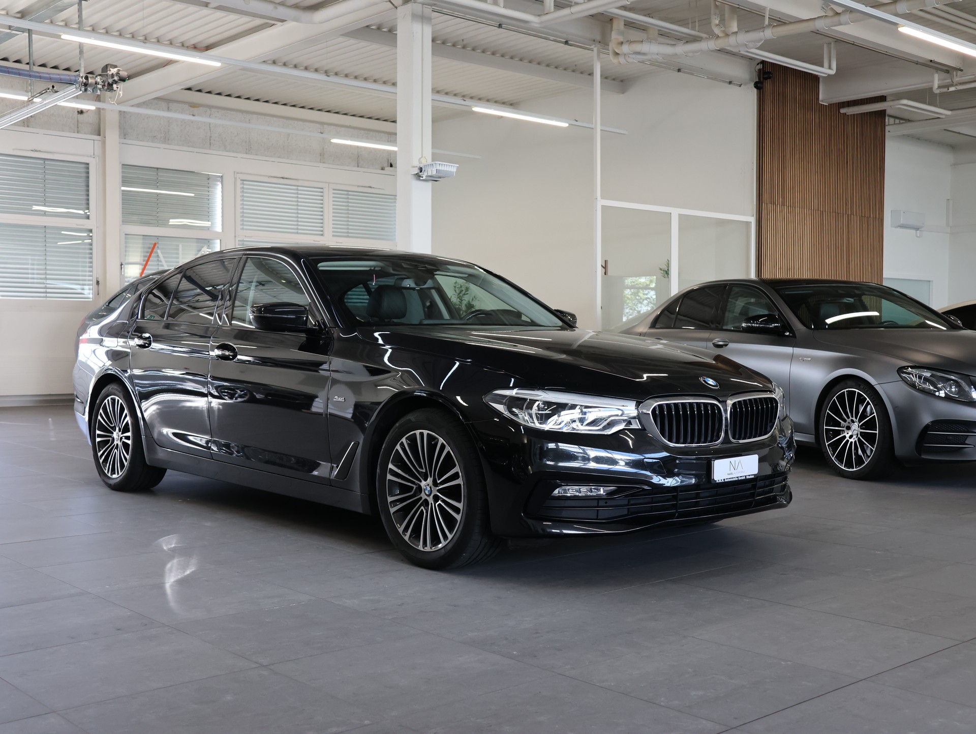BMW 520d xDrive Sport Line Steptronic *BLACK-SAPPHIRE*-showroom-element-1