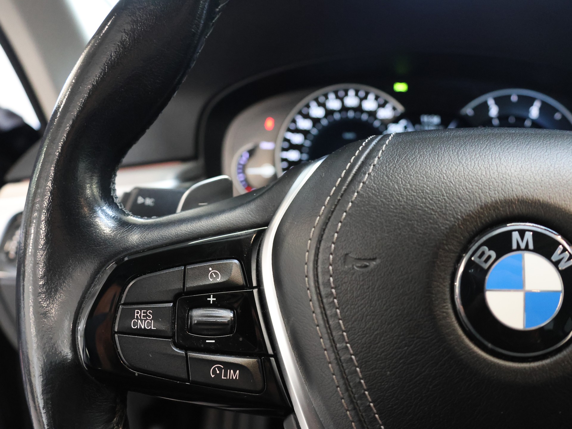 BMW 520d xDrive Sport Line Steptronic *BLACK-SAPPHIRE*-image-14
