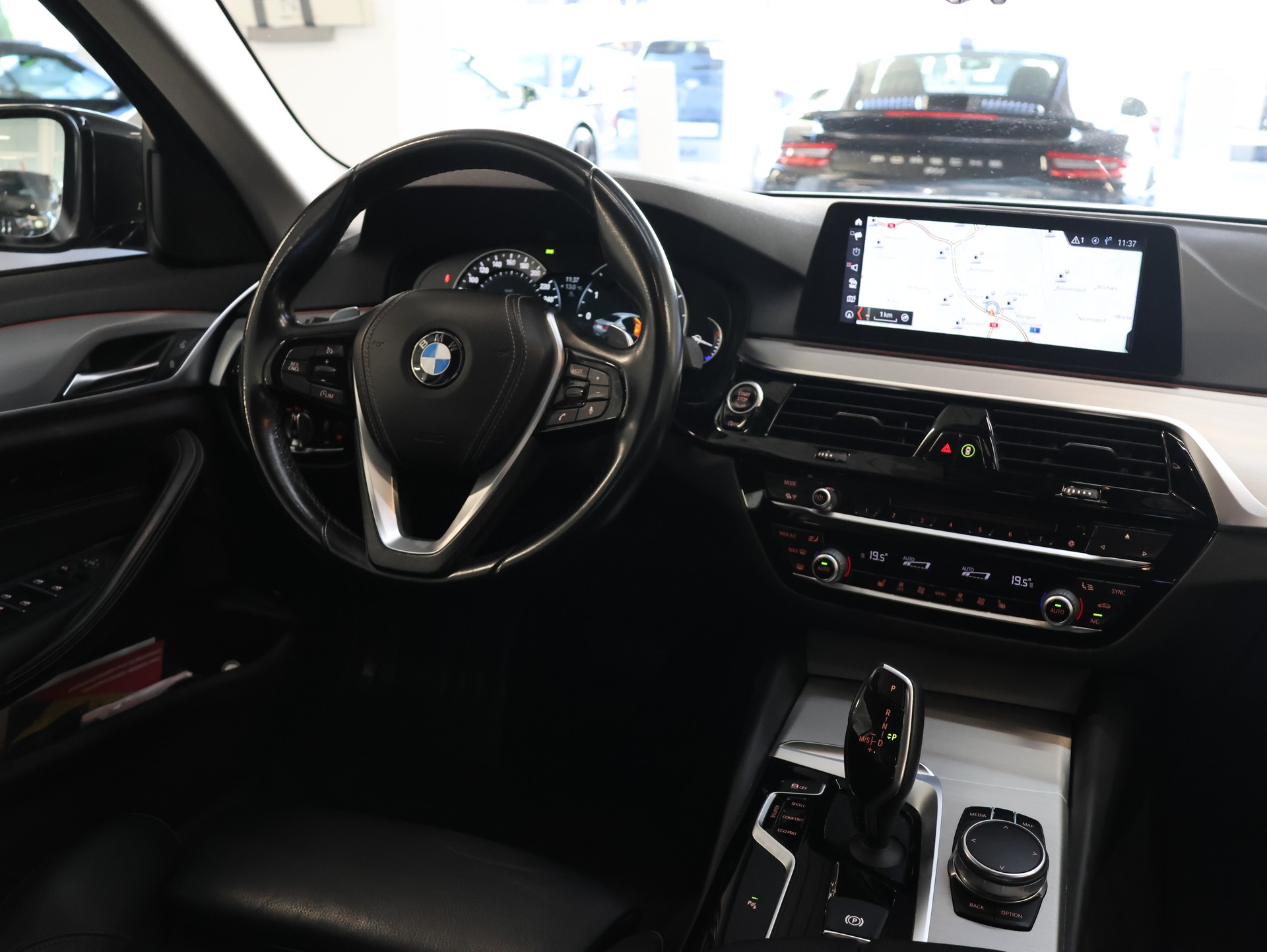 BMW 520d xDrive Sport Line Steptronic *BLACK-SAPPHIRE*-image-25