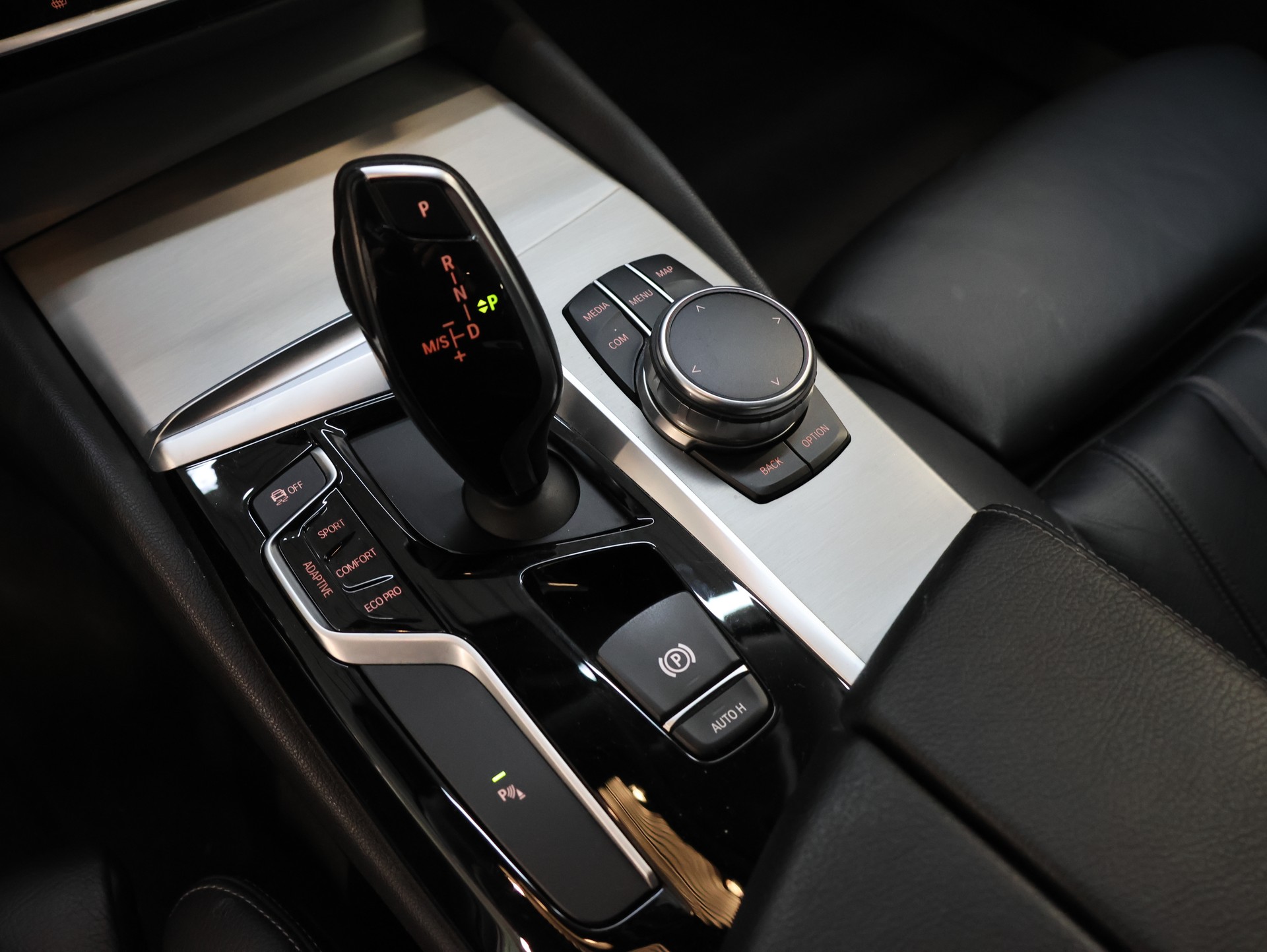 BMW 520d xDrive Sport Line Steptronic *BLACK-SAPPHIRE*-image-20