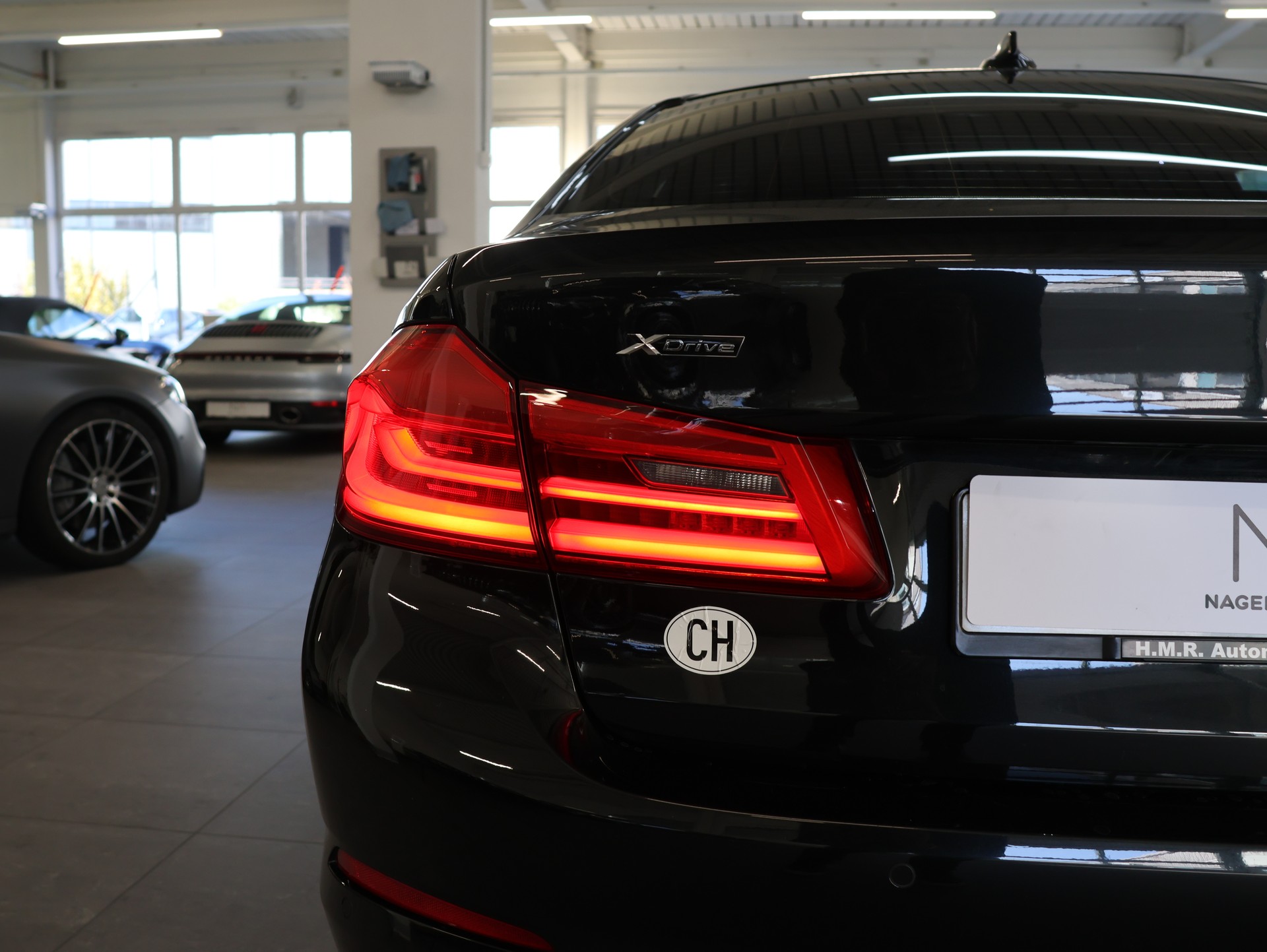 BMW 520d xDrive Sport Line Steptronic *BLACK-SAPPHIRE*-image-8