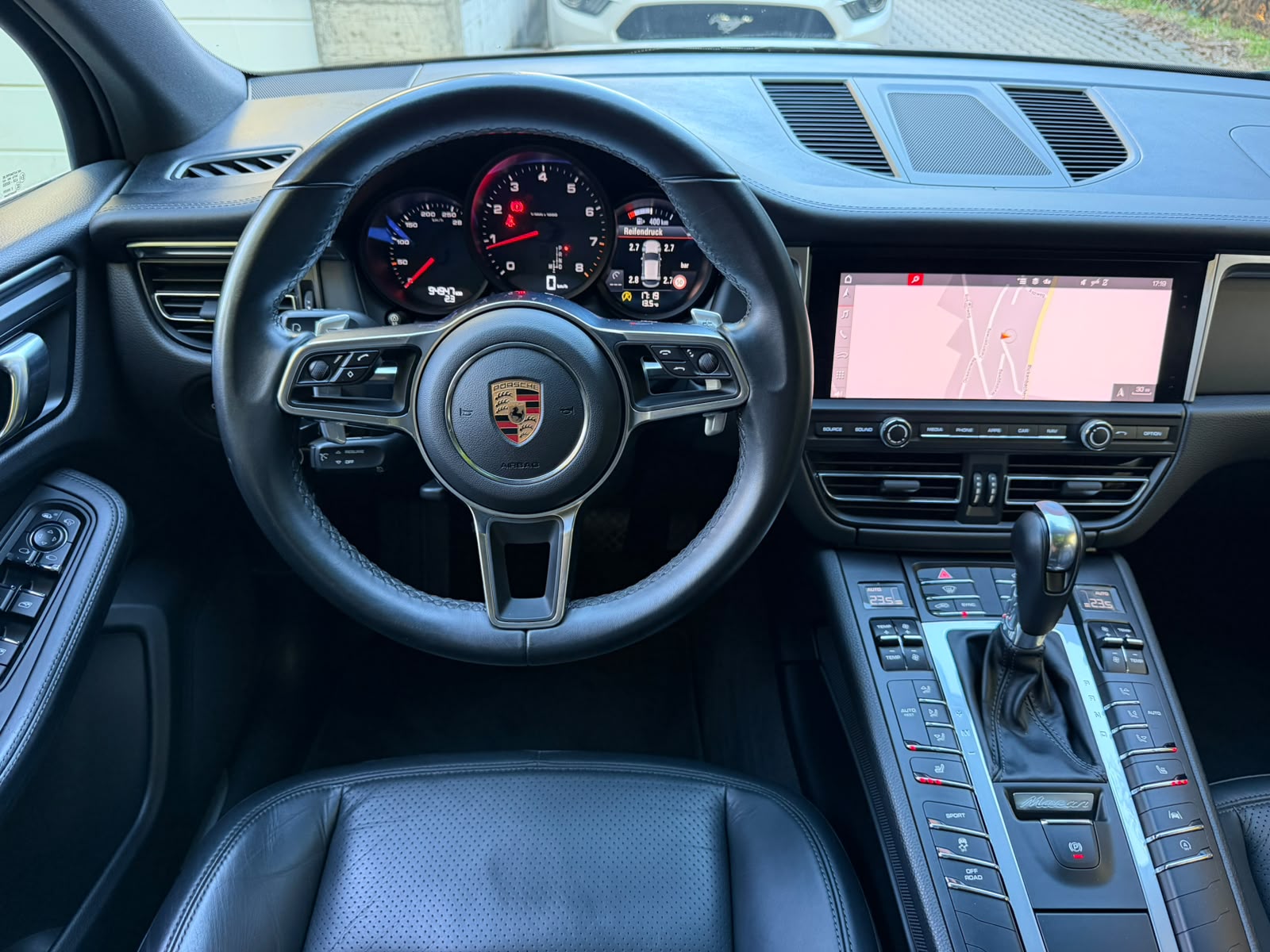 PORSCHE Macan PDK-image-12