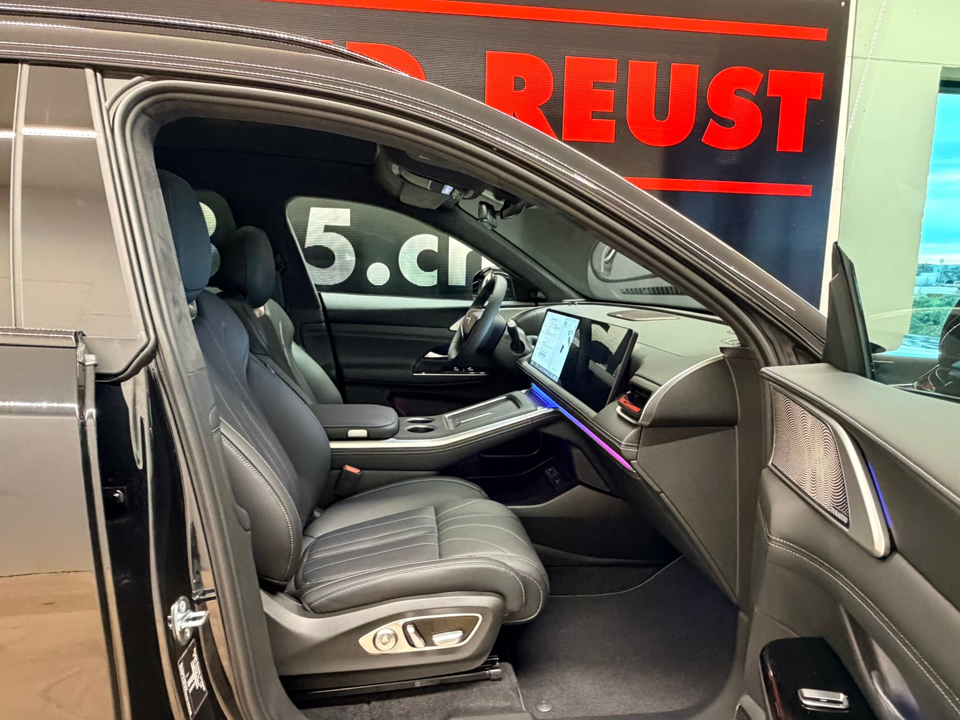 XPENG G9 93kWh Performance Black Edition AWD-image-24