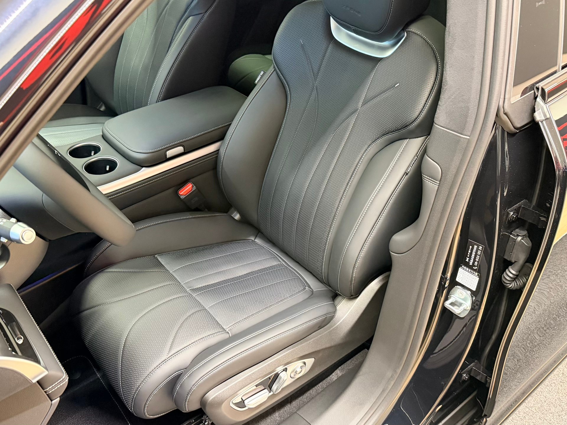XPENG G9 93kWh Performance Black Edition AWD-image-17