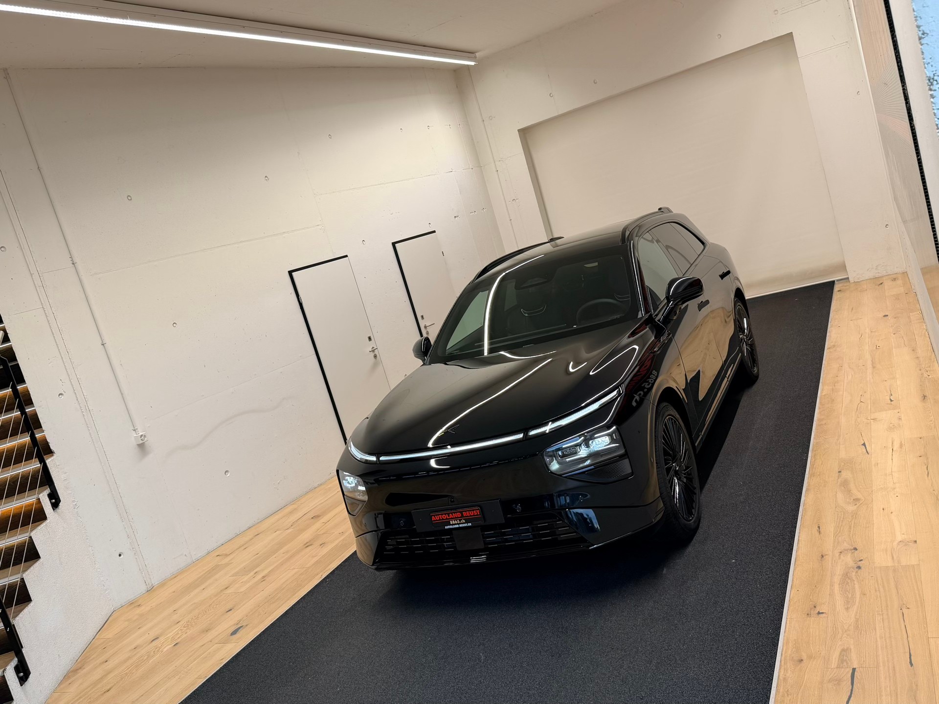 XPENG G9 93kWh Performance Black Edition AWD-showroom-element-3