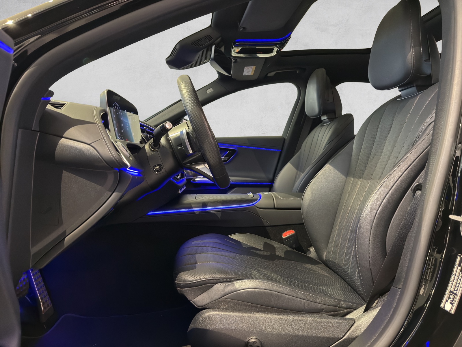 MERCEDES-BENZ E 220 d T 4Matic 9G-Tronic-image-6