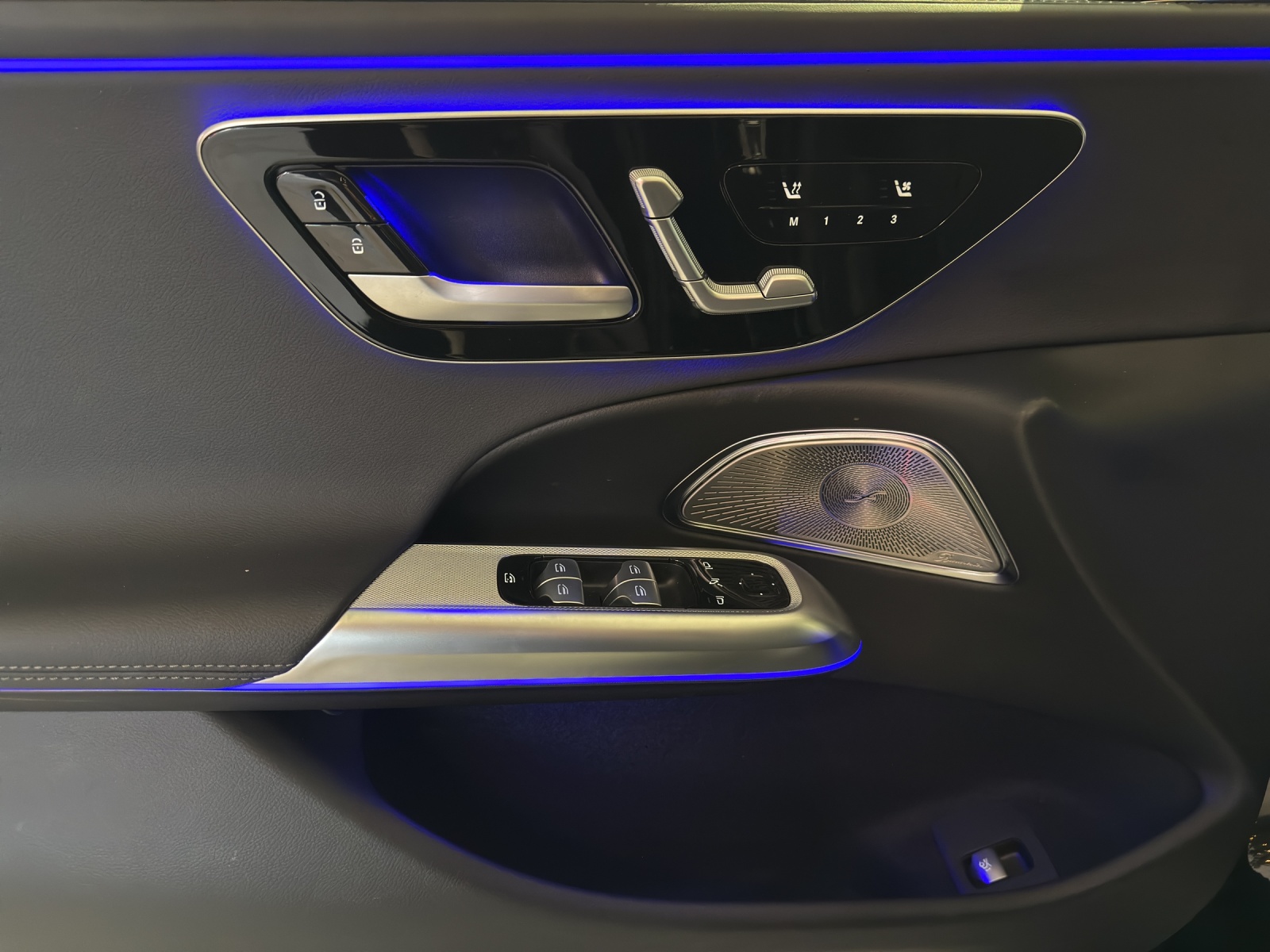 MERCEDES-BENZ E 220 d T 4Matic 9G-Tronic-image-11