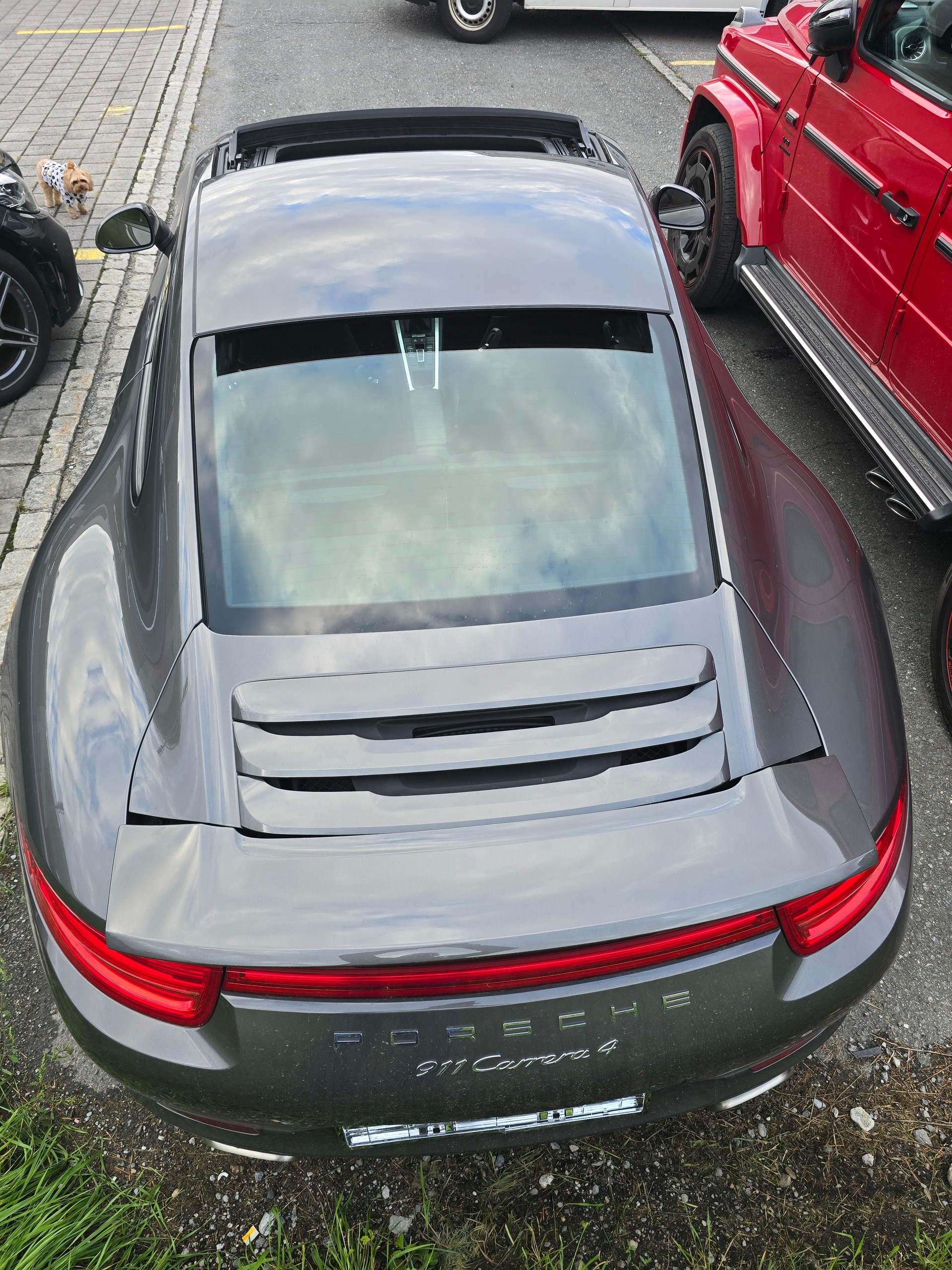 PORSCHE 911 Carrera 4-image-2
