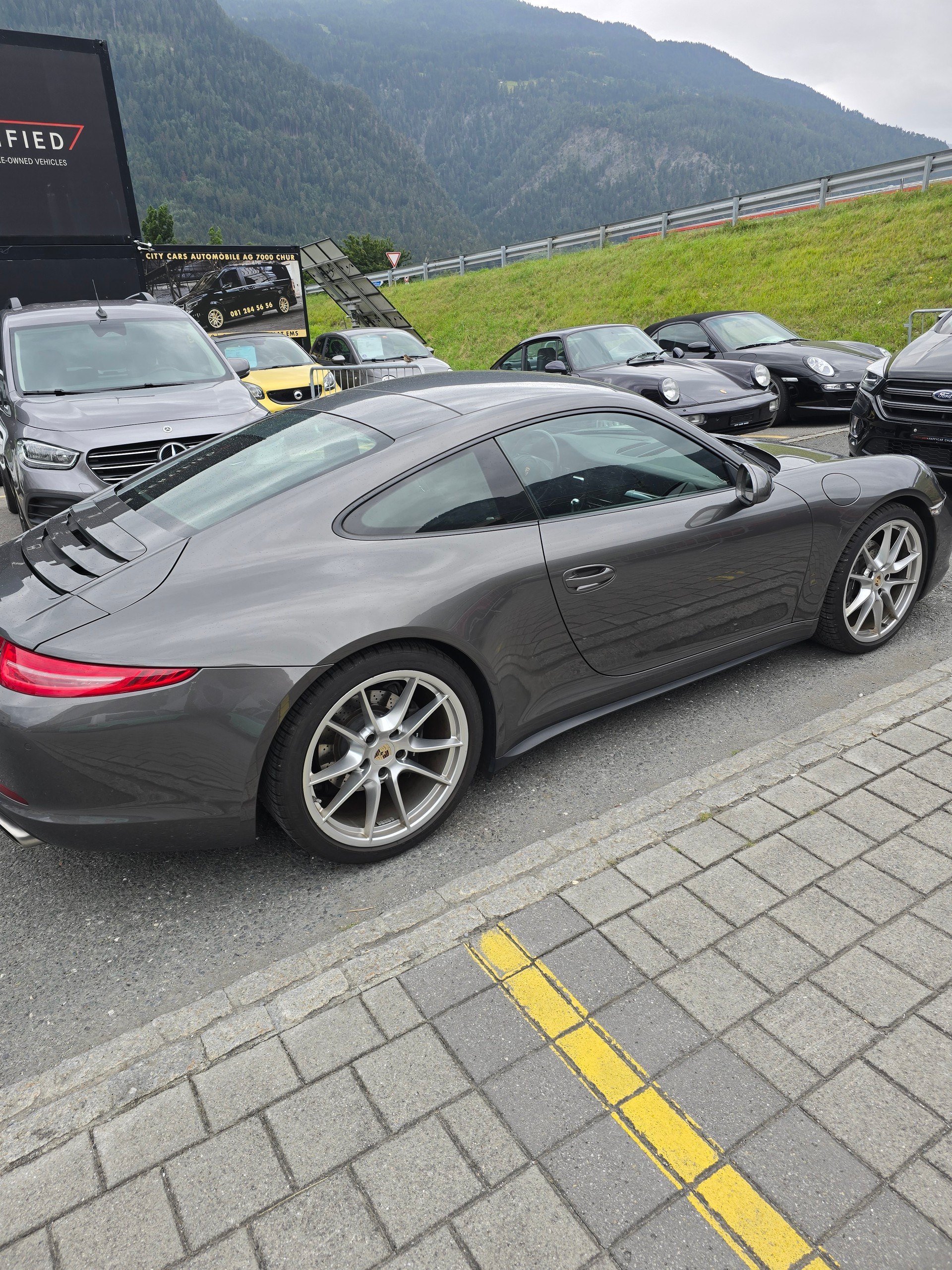 PORSCHE 911 Carrera 4-image-4