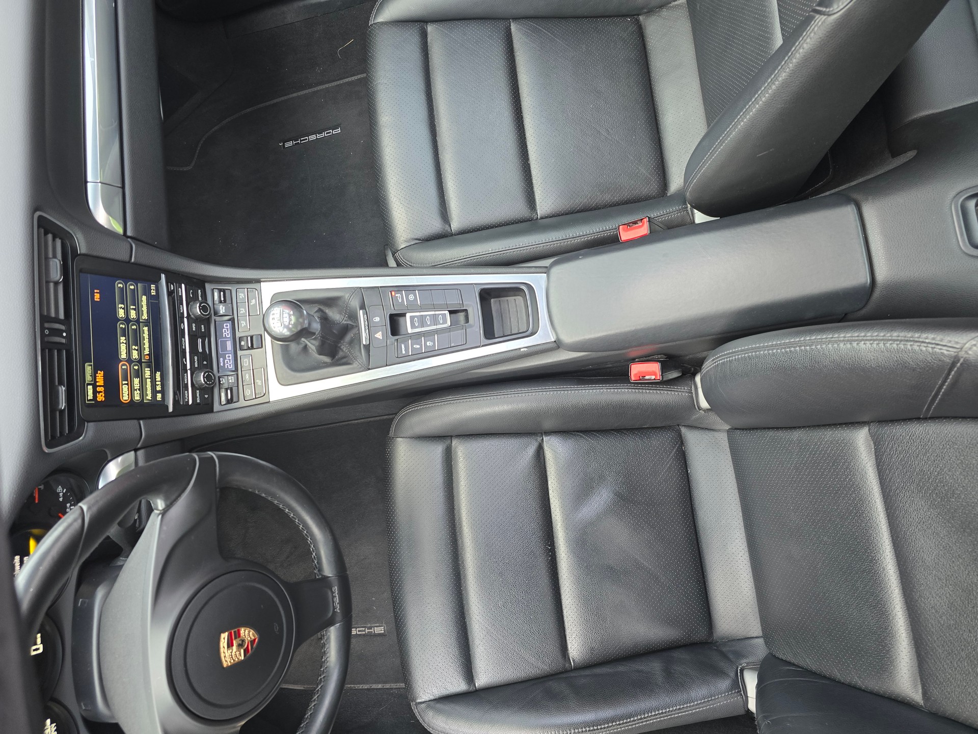 PORSCHE 911 Carrera 4-image-5