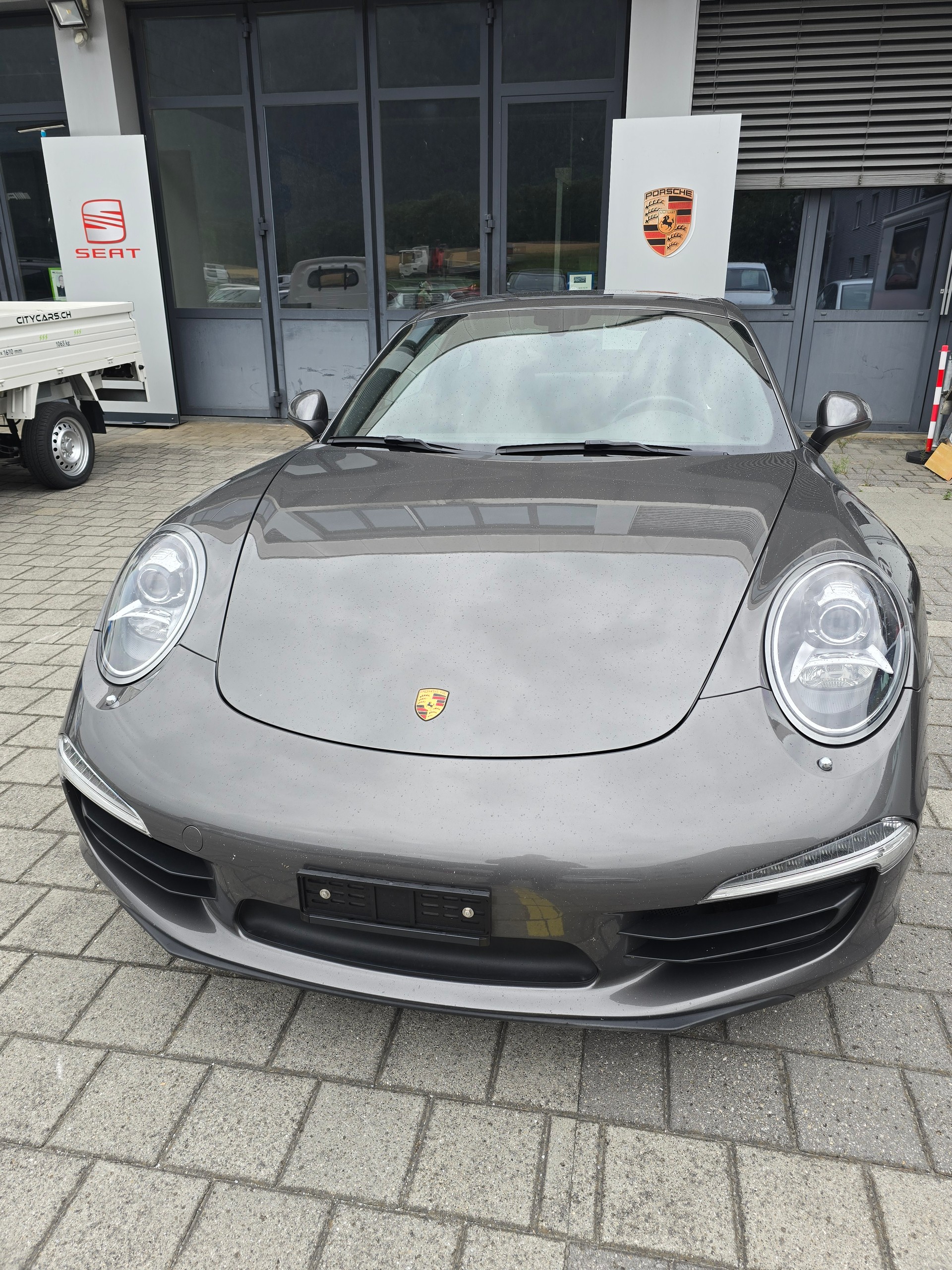 PORSCHE 911 Carrera 4-image-10