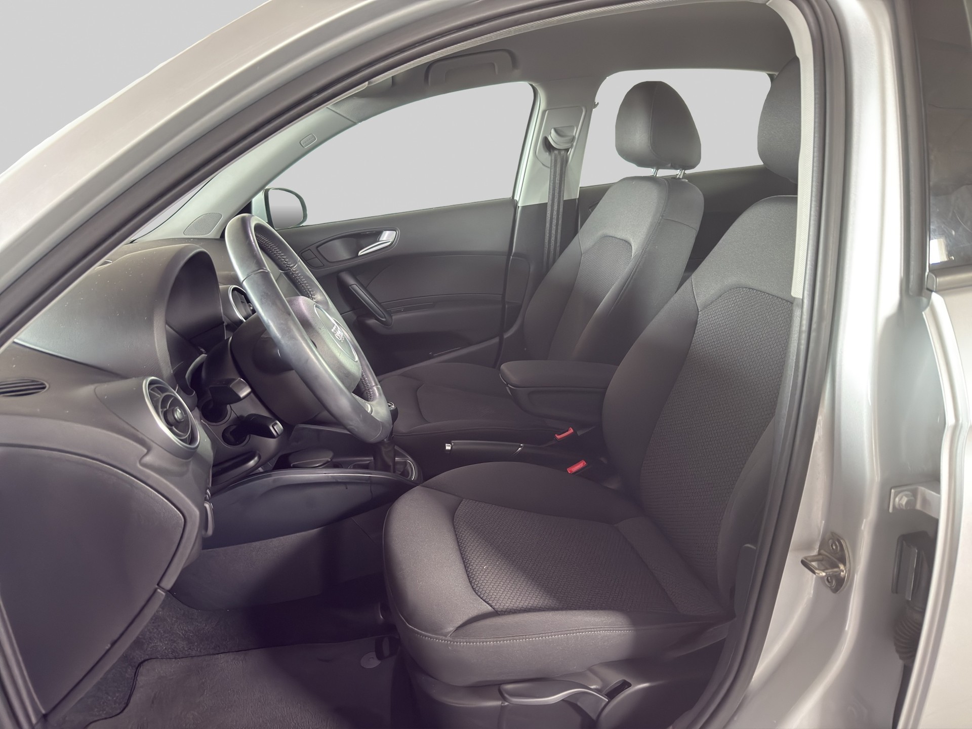 AUDI A1 Sportback 1.2 TFSI Attraction-image-9