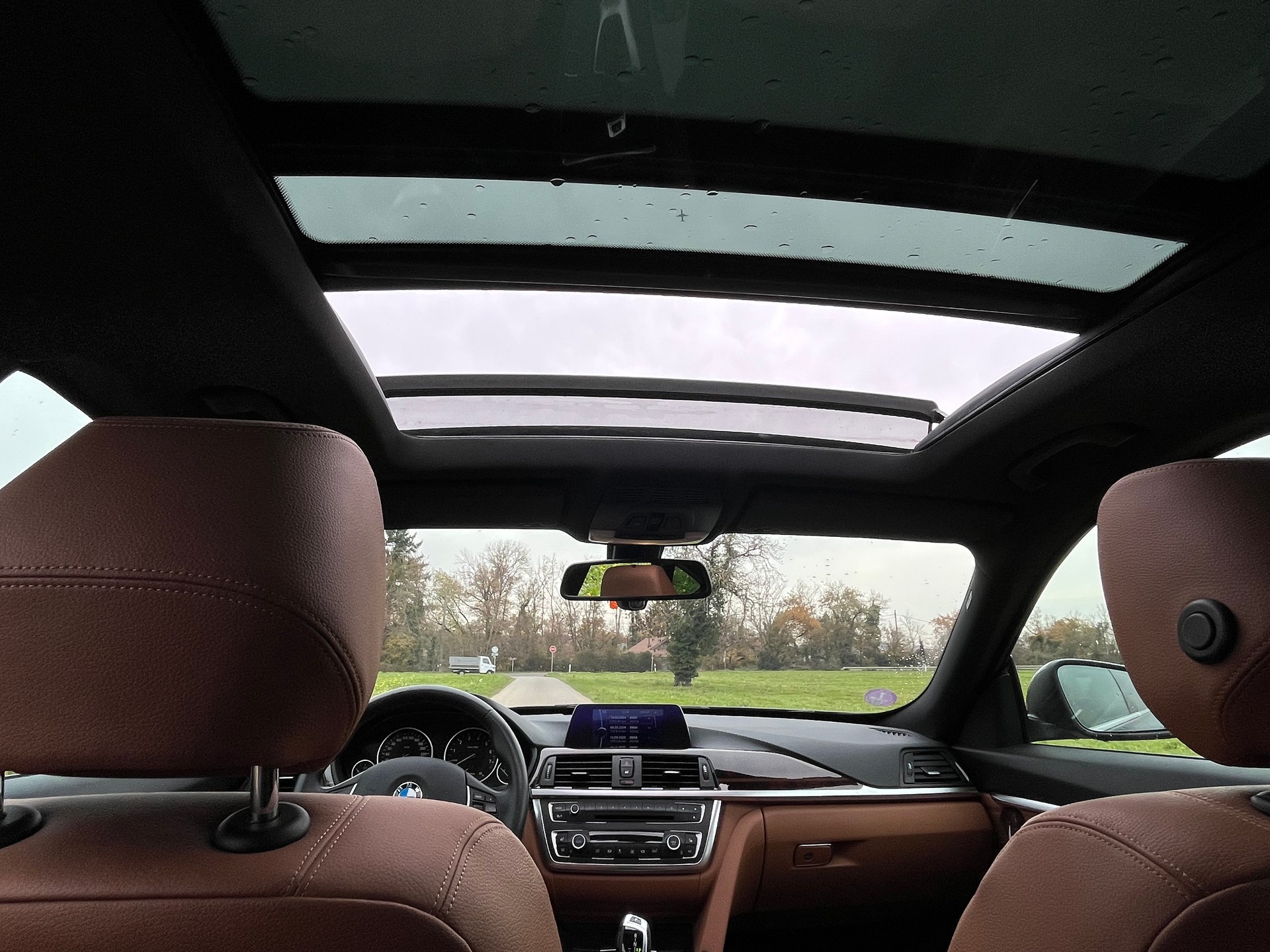BMW 335i GT xDrive Luxury Line Steptronic-image-17
