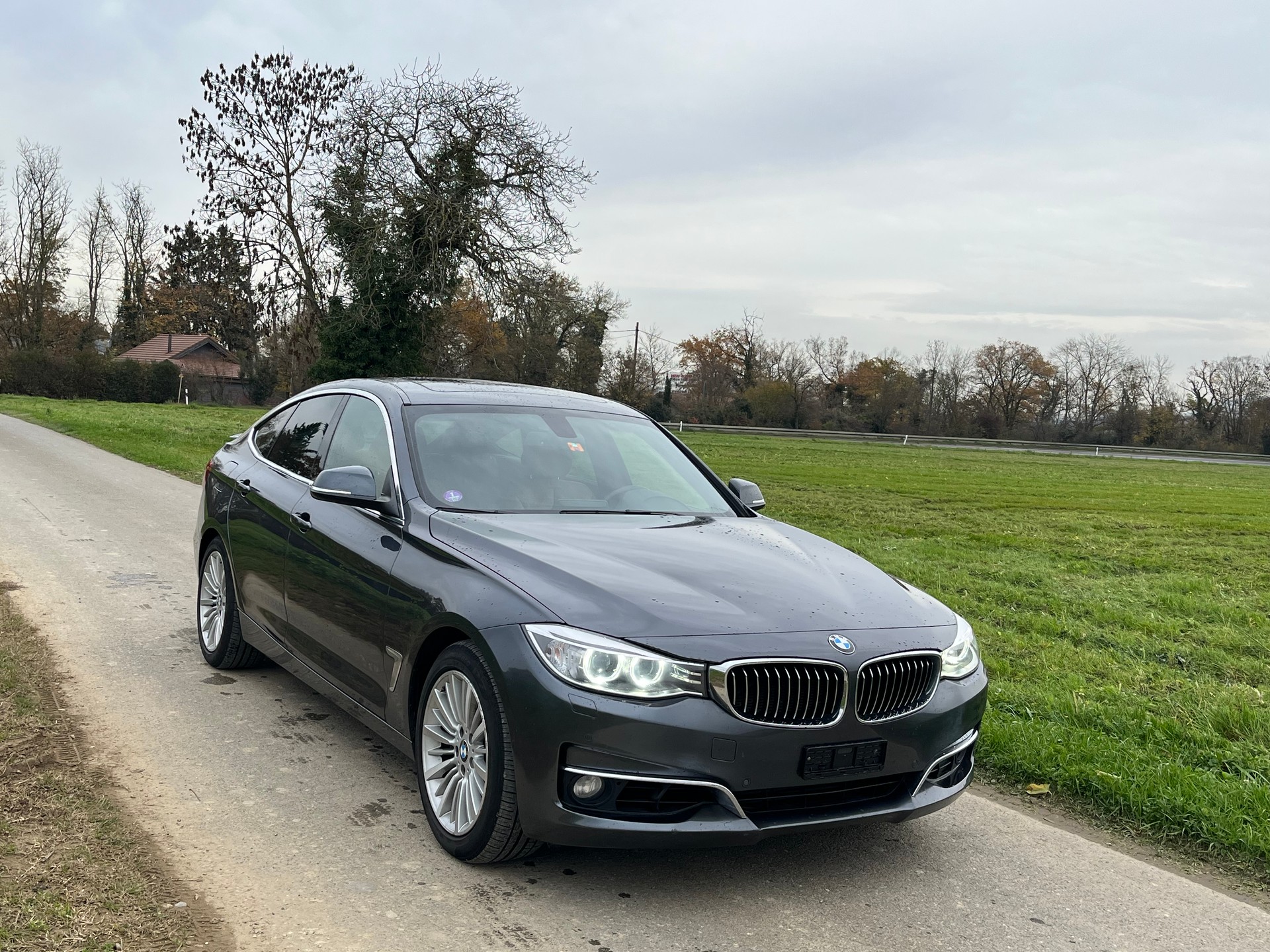 BMW 335i GT xDrive Luxury Line Steptronic-showroom-element-3