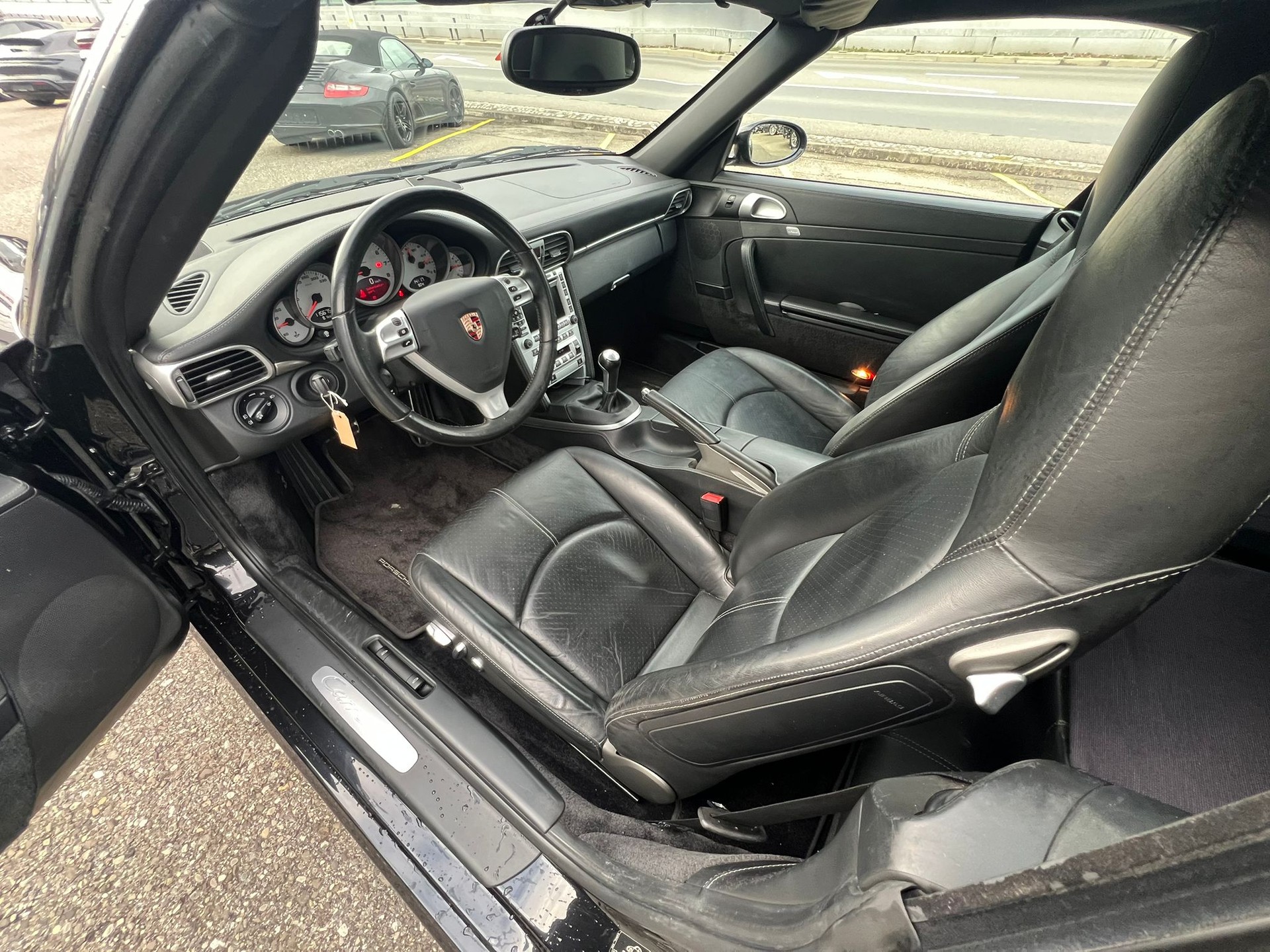 PORSCHE 911 Cabrio Carrera S-image-12