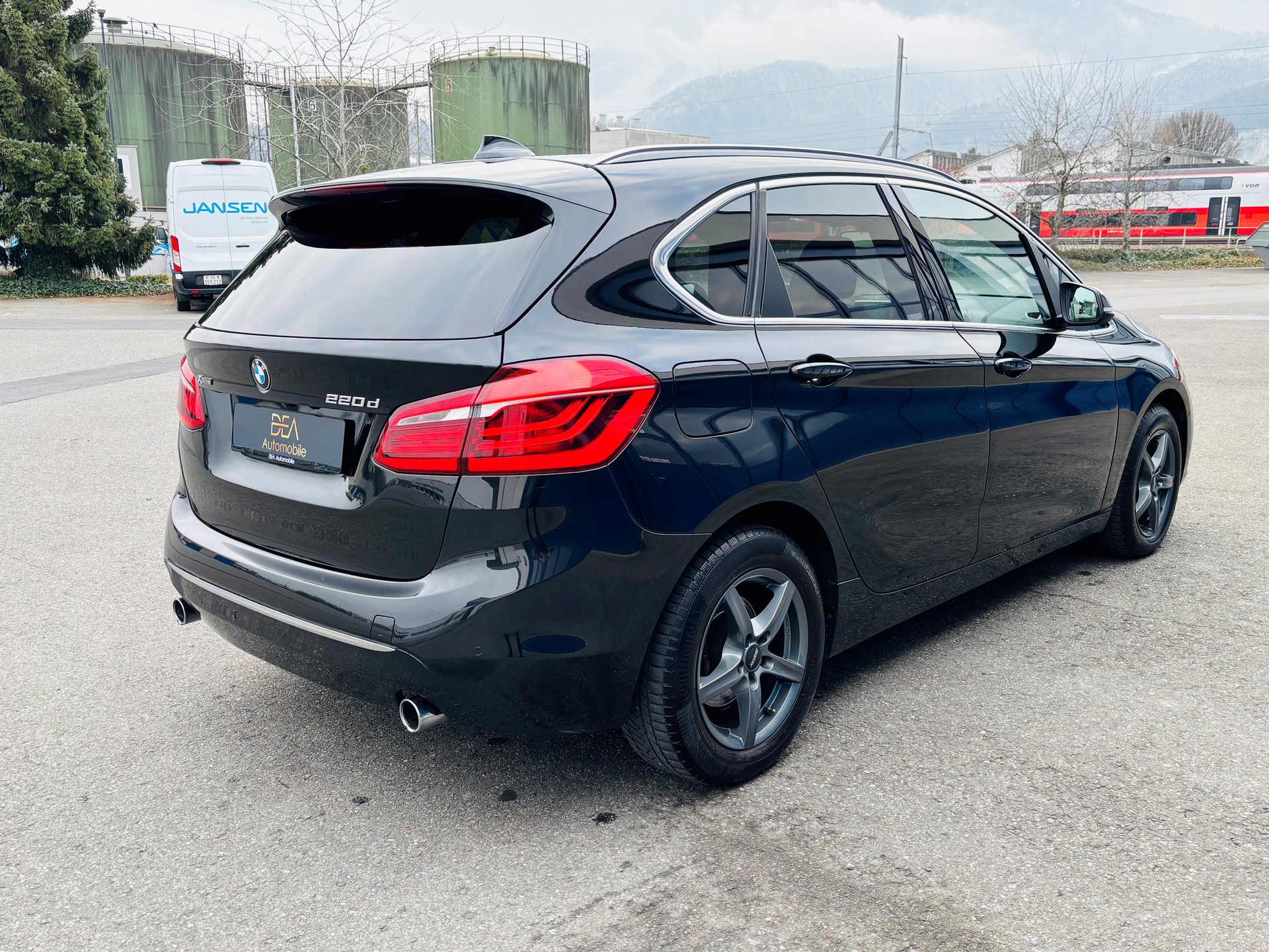 BMW 220d xDrive Active Tourer Luxury Line Steptronic-image-1