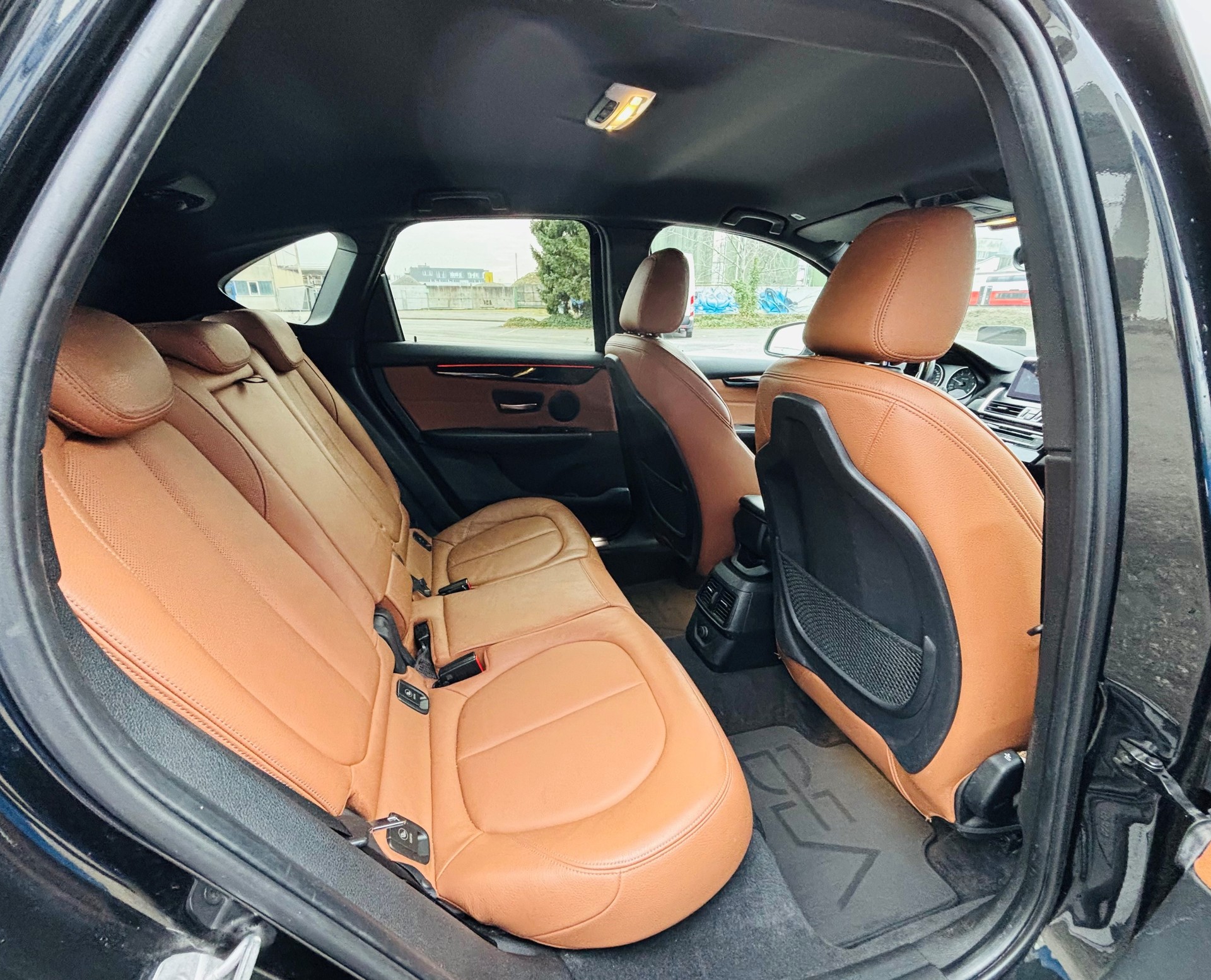 BMW 220d xDrive Active Tourer Luxury Line Steptronic-image-11
