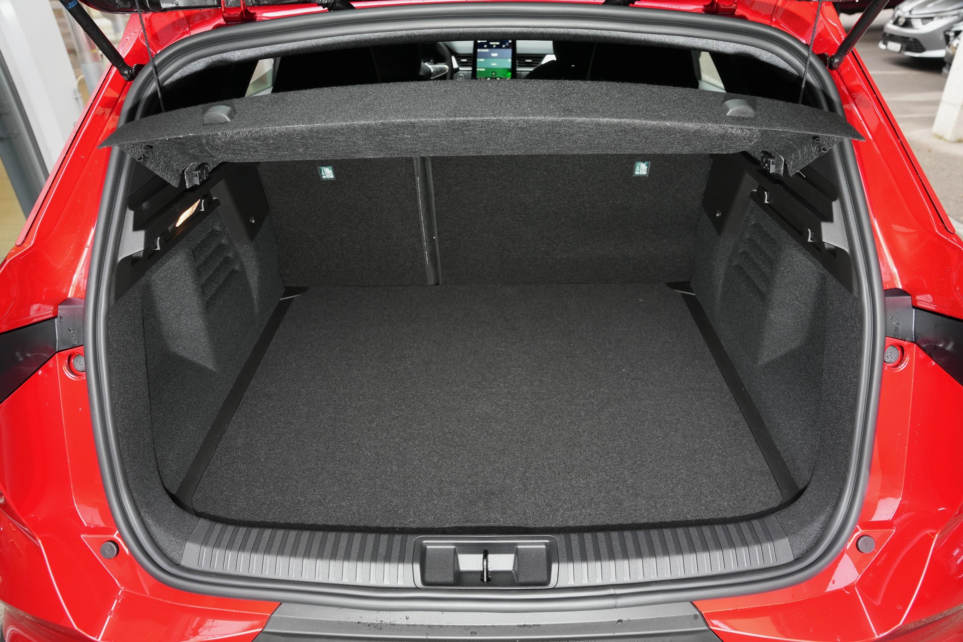 MITSUBISHI Grandis 1.8 HEV Invite+-image-8