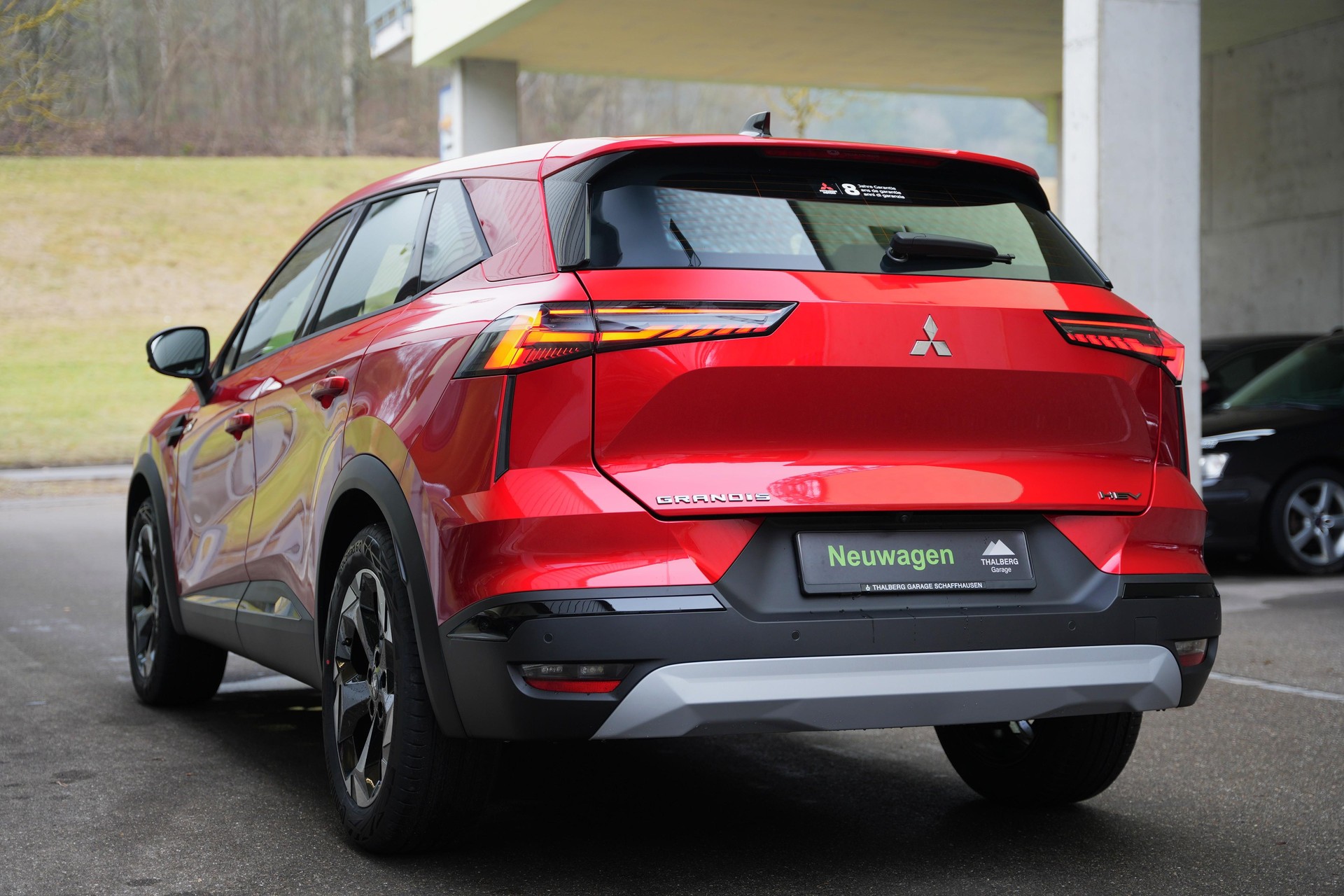 MITSUBISHI Grandis 1.8 HEV Invite+-image-4
