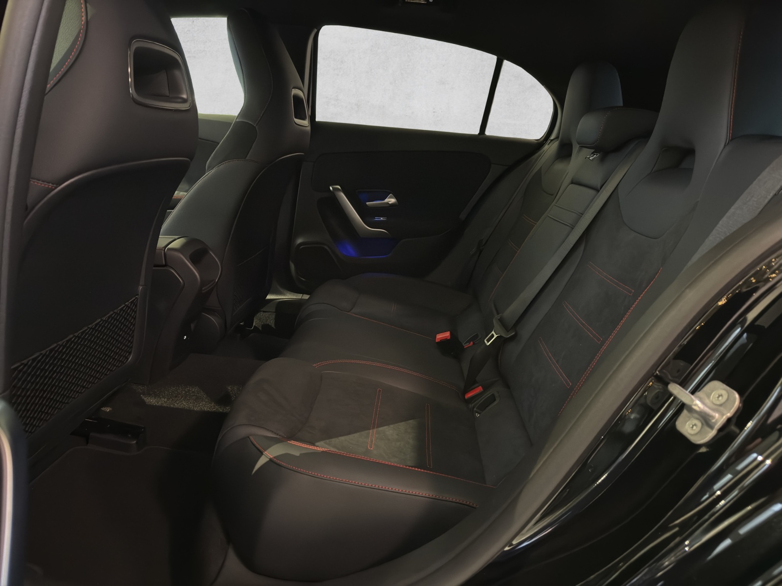 MERCEDES-BENZ A 220 4Matic 8G-DCT-image-10