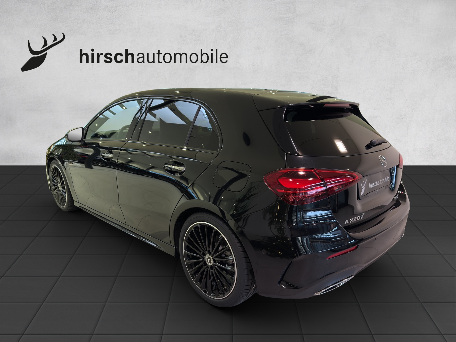 MERCEDES-BENZ A 220 4Matic 8G-DCT-showroom-element-1