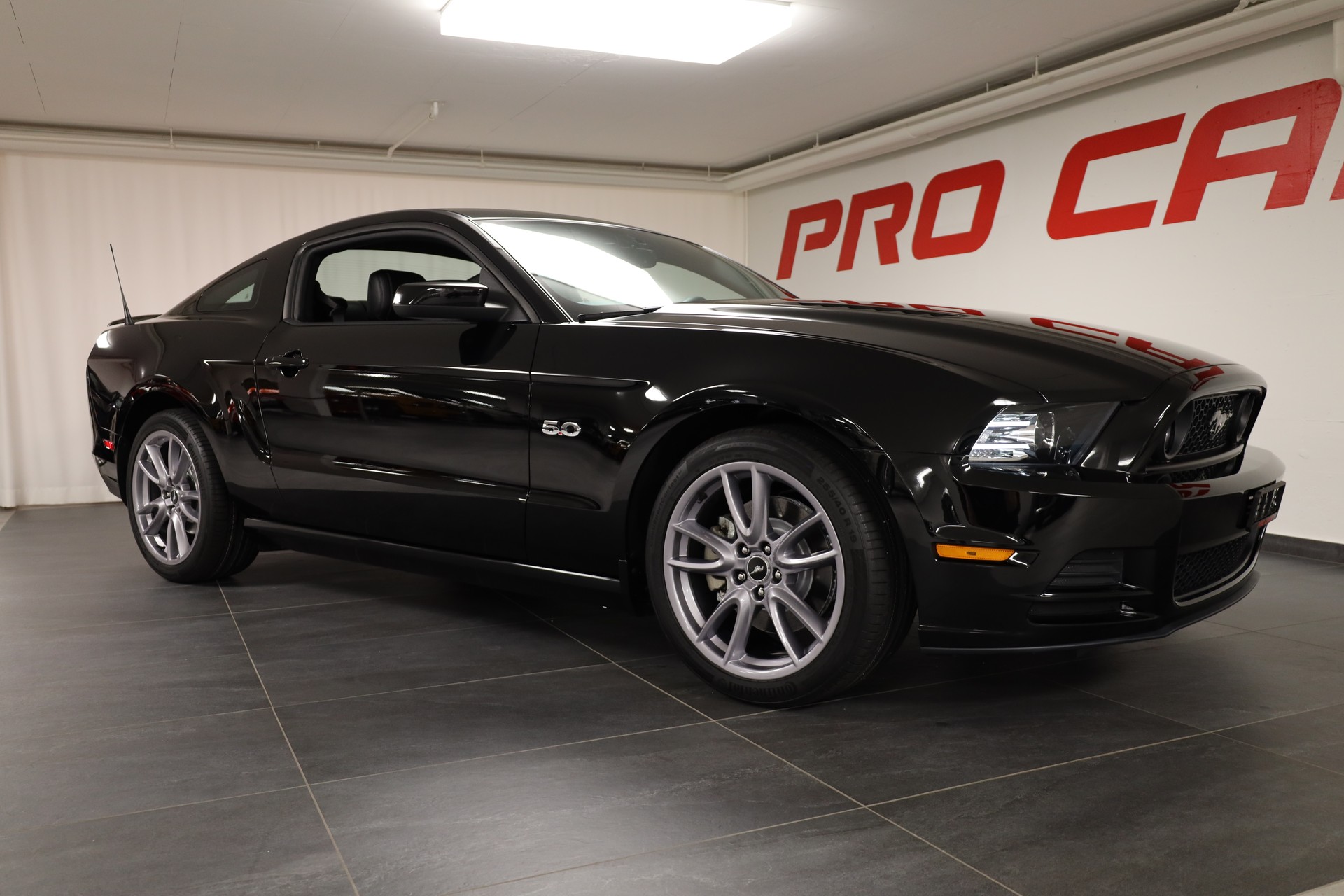 FORD Mustang 5.0 V8 GT 2013-Modell-image-2