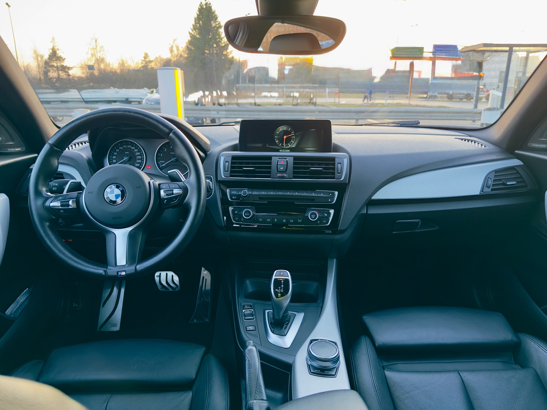 BMW M140i xDrive Steptronic-image-15