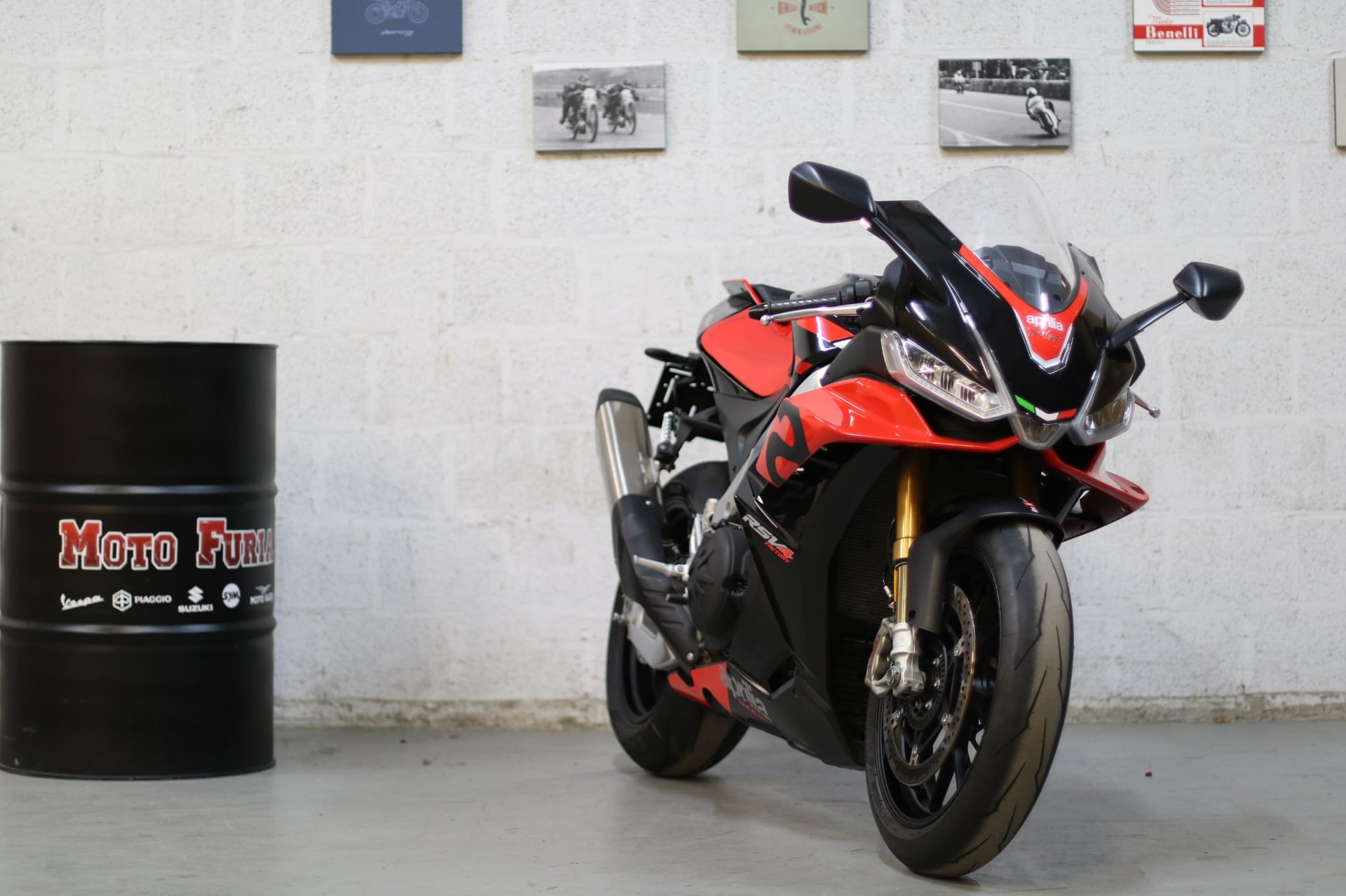 APRILIA RSV4 1100 Factory-image-1