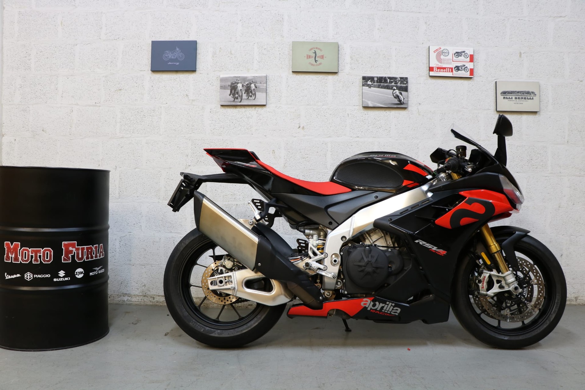 APRILIA RSV4 1100 Factory-image-0
