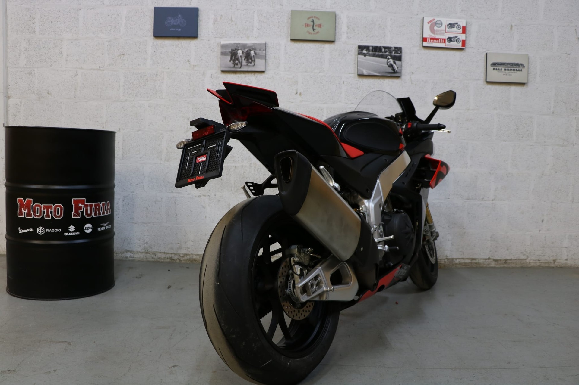 APRILIA RSV4 1100 Factory-image-3