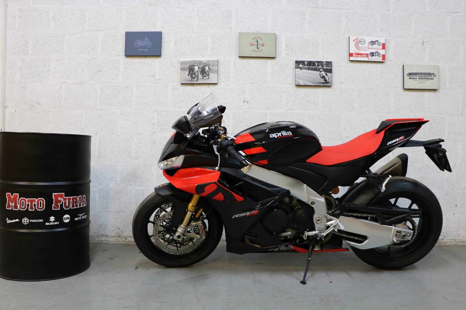 APRILIA RSV4 1100 Factory-image-2
