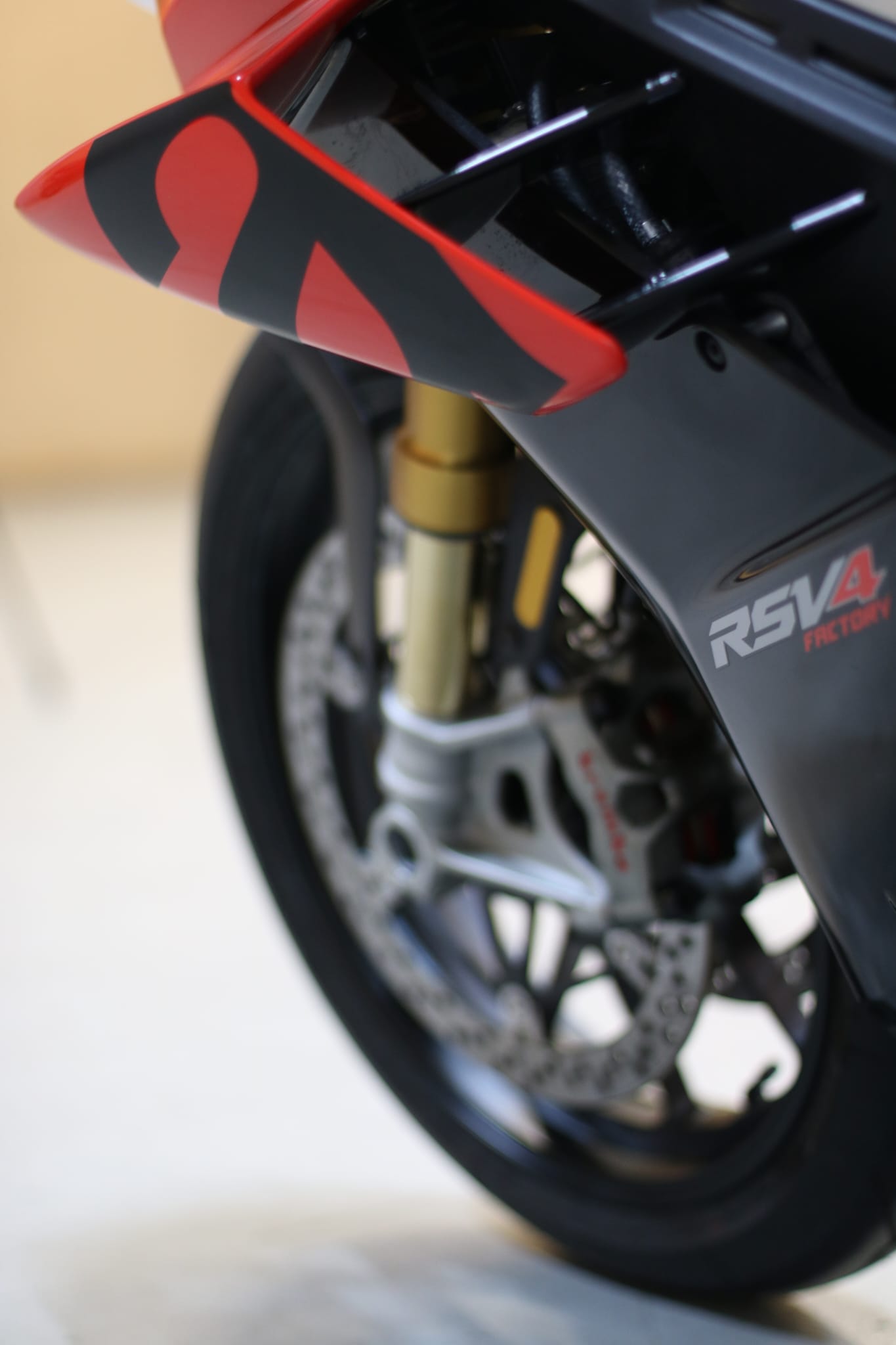 APRILIA RSV4 1100 Factory-image-5