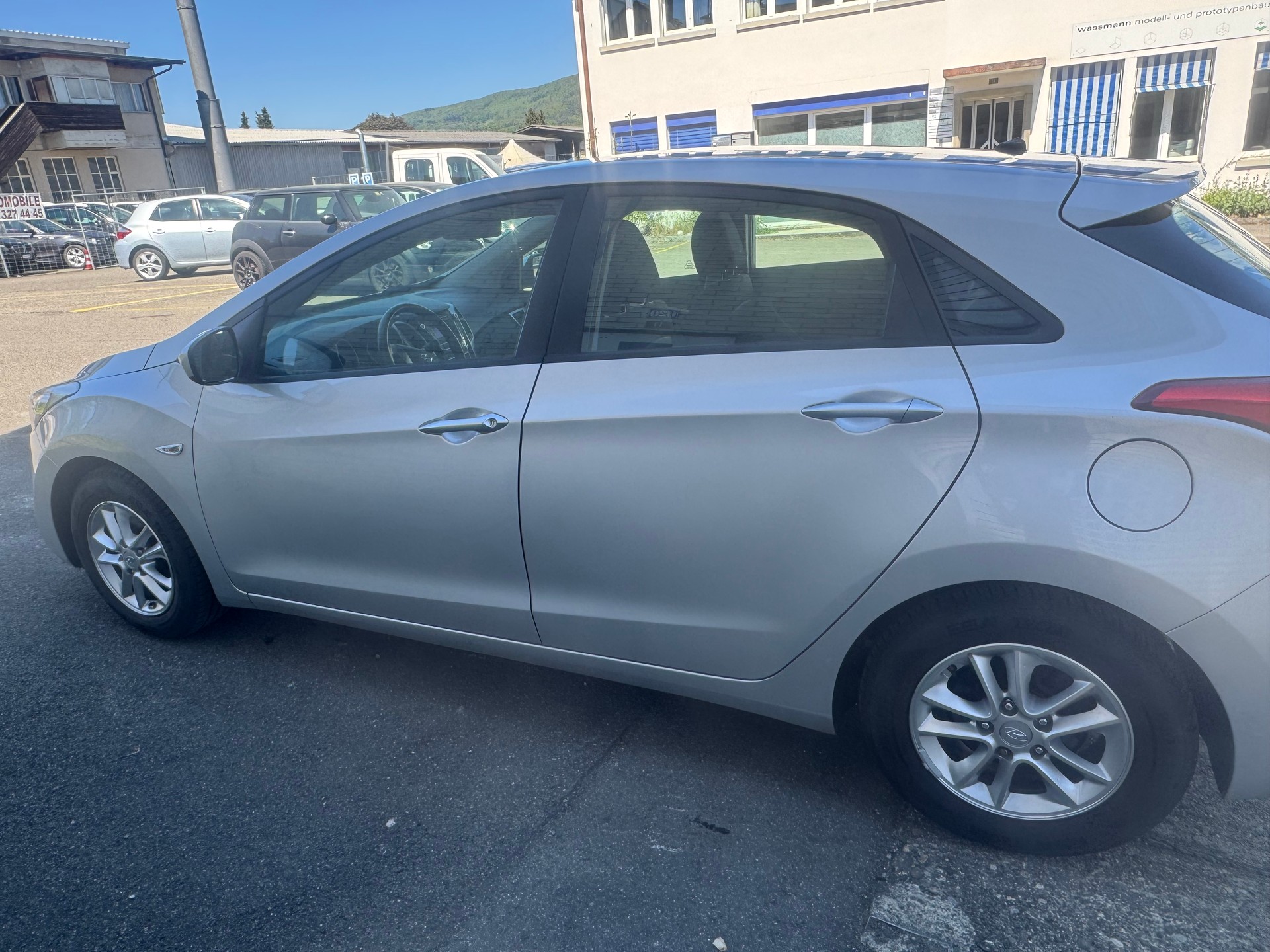 HYUNDAI i30 1.6 CRDi Plena-image-6