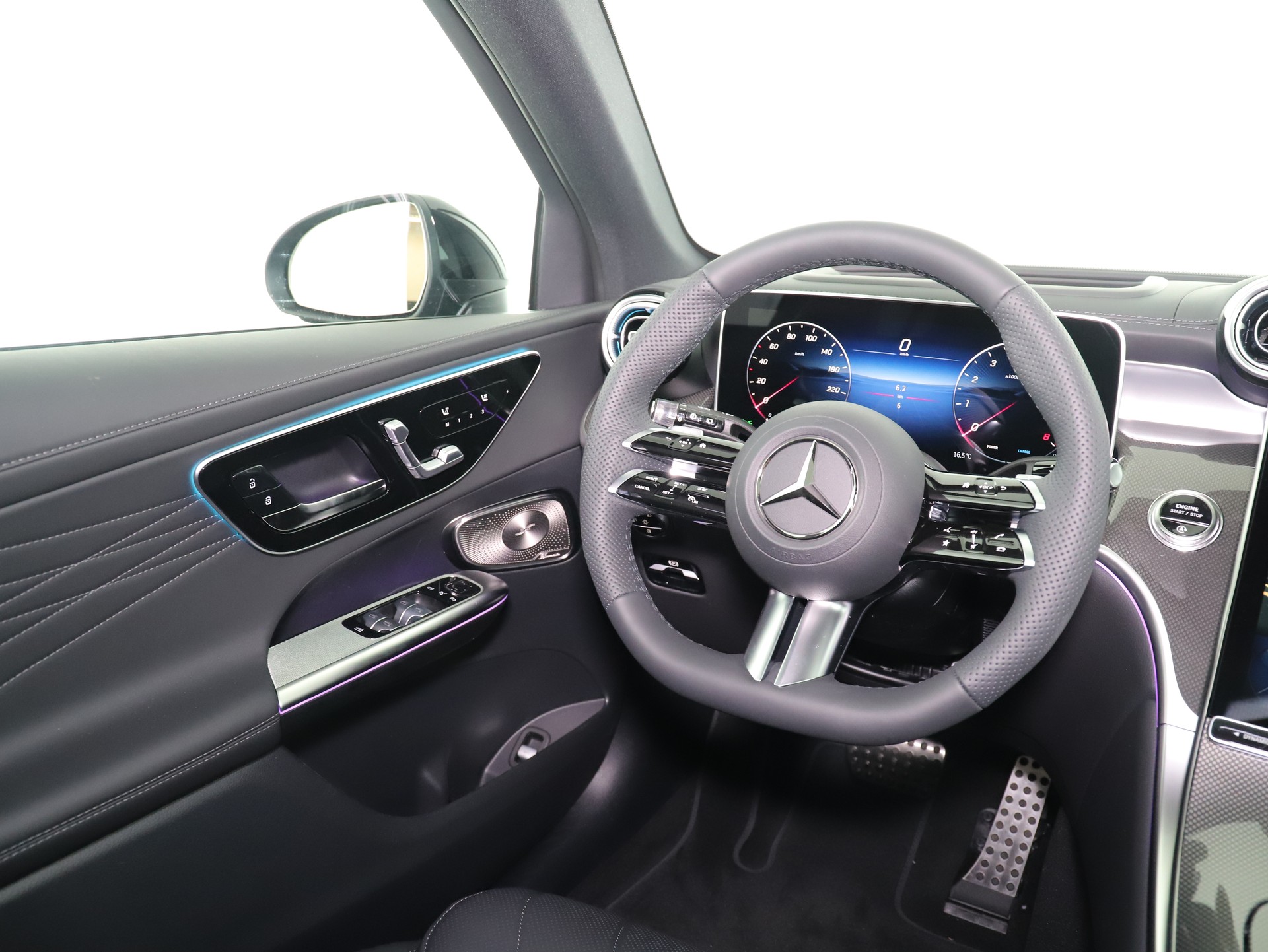 MERCEDES-BENZ GLC 300 4M AMG Line-image-12