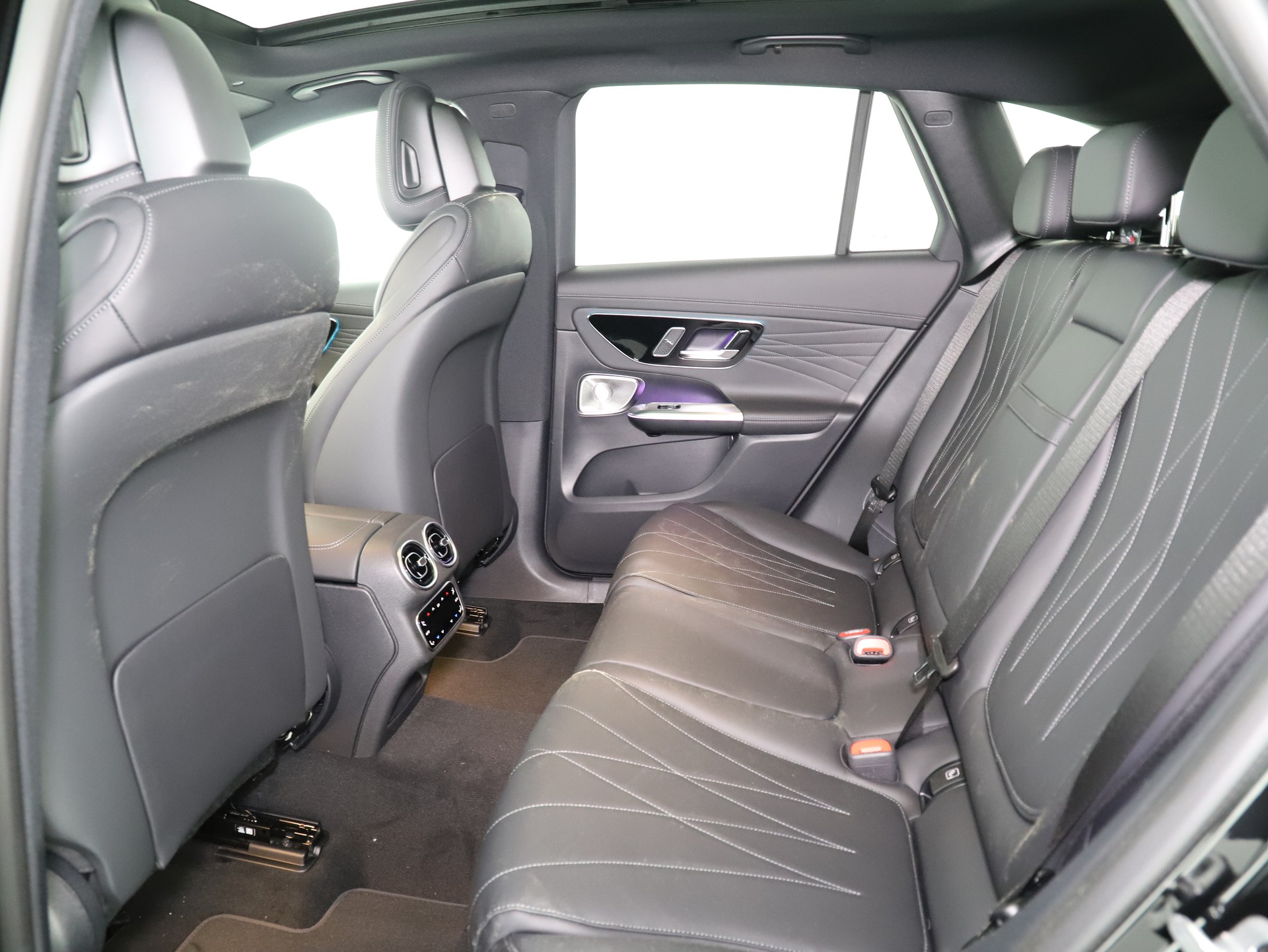 MERCEDES-BENZ GLC 300 4M AMG Line-image-9