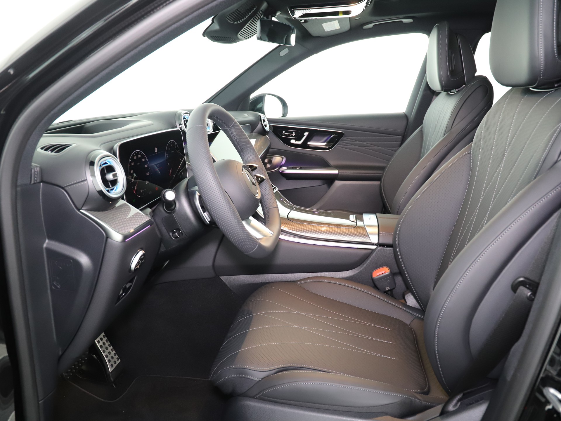 MERCEDES-BENZ GLC 300 4M AMG Line-image-8