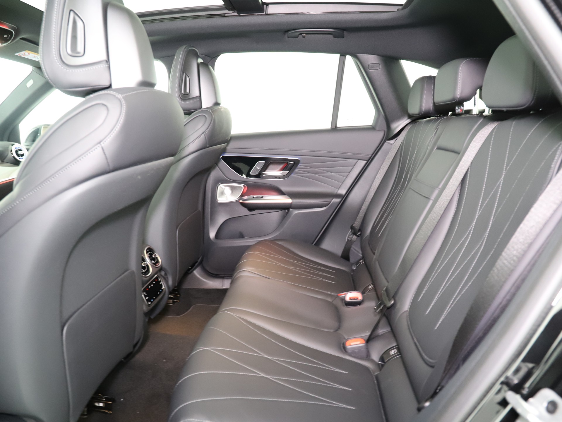 MERCEDES-BENZ GLC 300 4M AMG Line-image-14