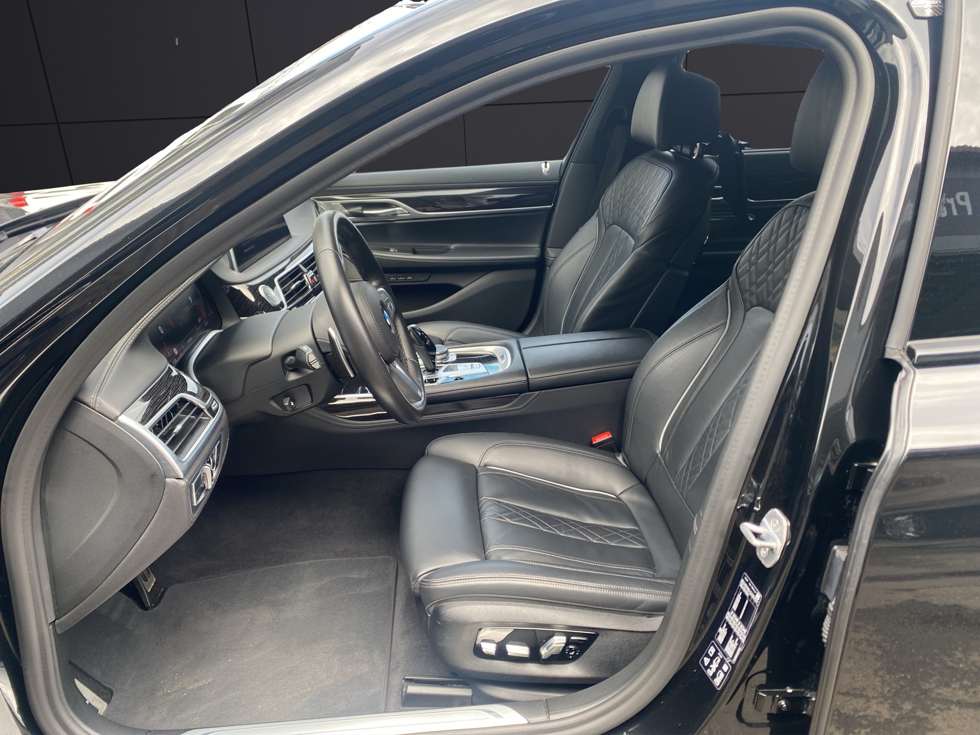 BMW 730d xDrive M Sport Steptronic-image-9