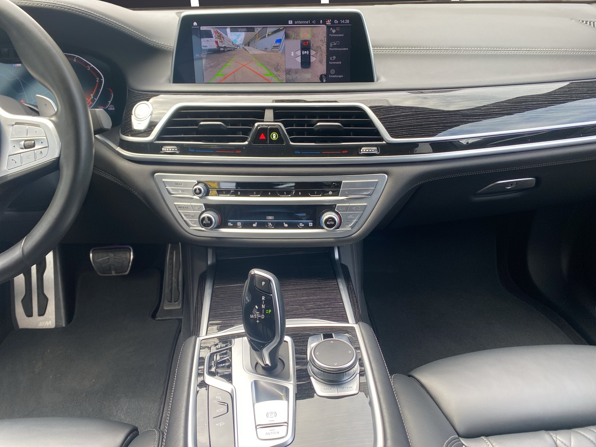 BMW 730d xDrive M Sport Steptronic-image-13