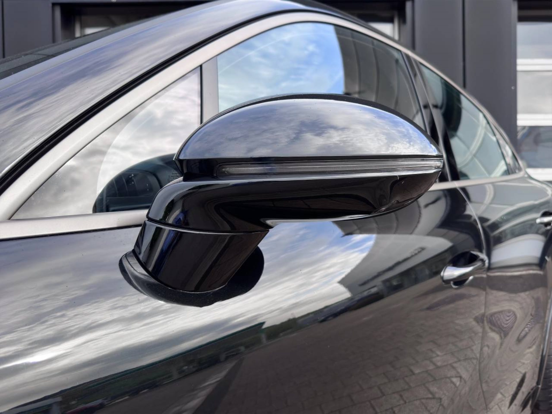 PORSCHE Cayenne Turbo E-Hybrid Coupé-image-13