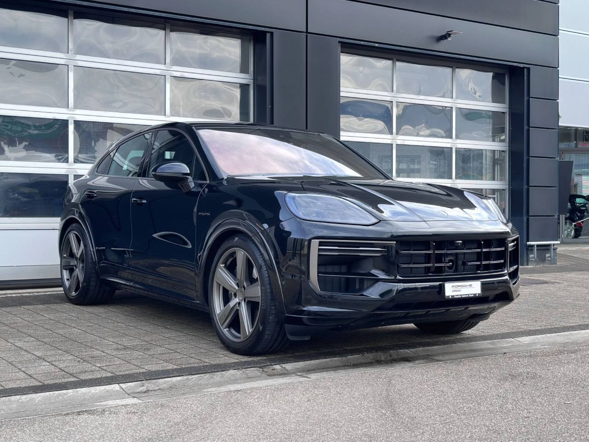 PORSCHE Cayenne Turbo E-Hybrid Coupé-image-9