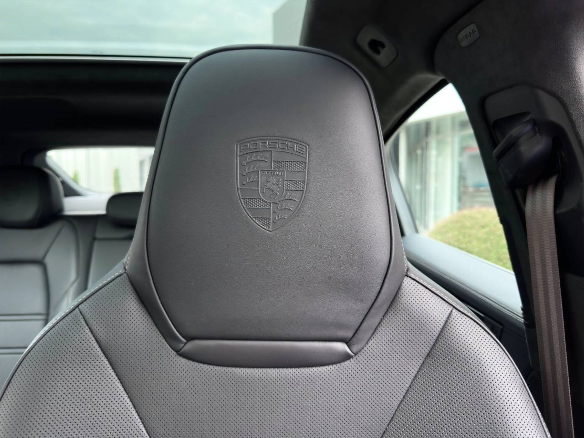 PORSCHE Cayenne Turbo E-Hybrid Coupé-image-27