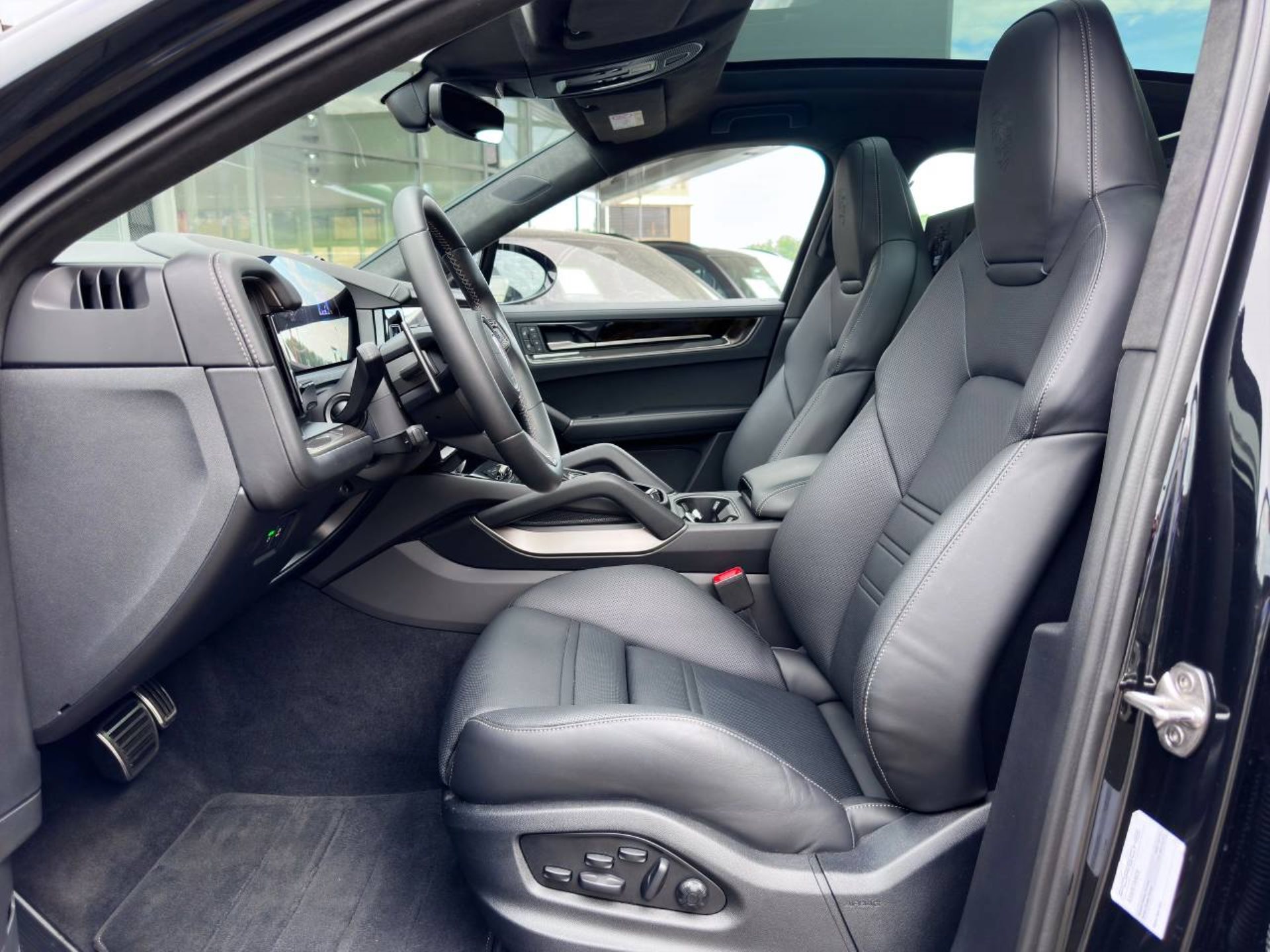 PORSCHE Cayenne Turbo E-Hybrid Coupé-image-4
