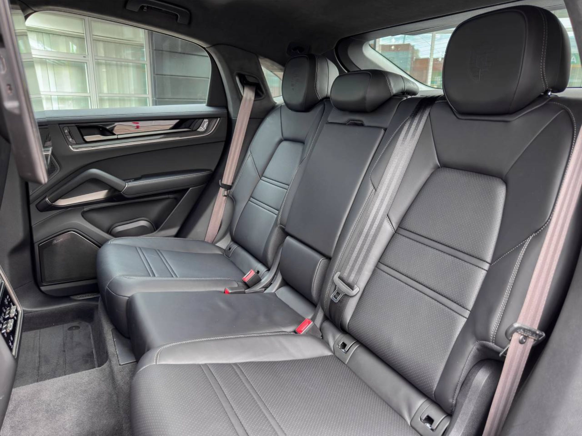 PORSCHE Cayenne Turbo E-Hybrid Coupé-image-23