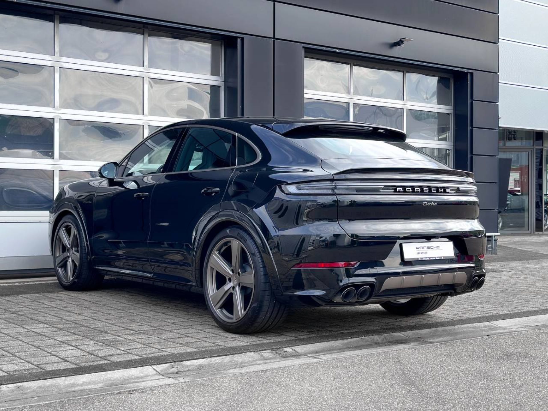 PORSCHE Cayenne Turbo E-Hybrid Coupé-image-11