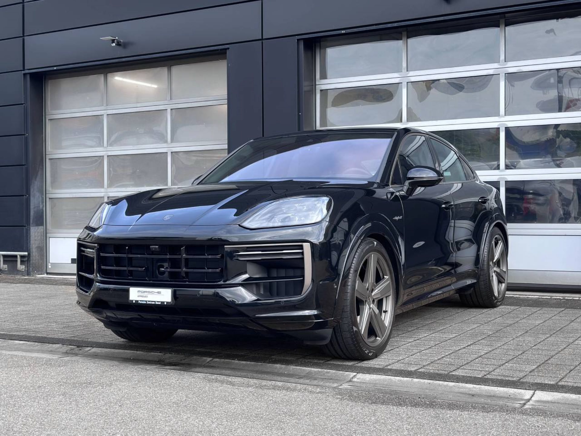 PORSCHE Cayenne Turbo E-Hybrid Coupé-image-8